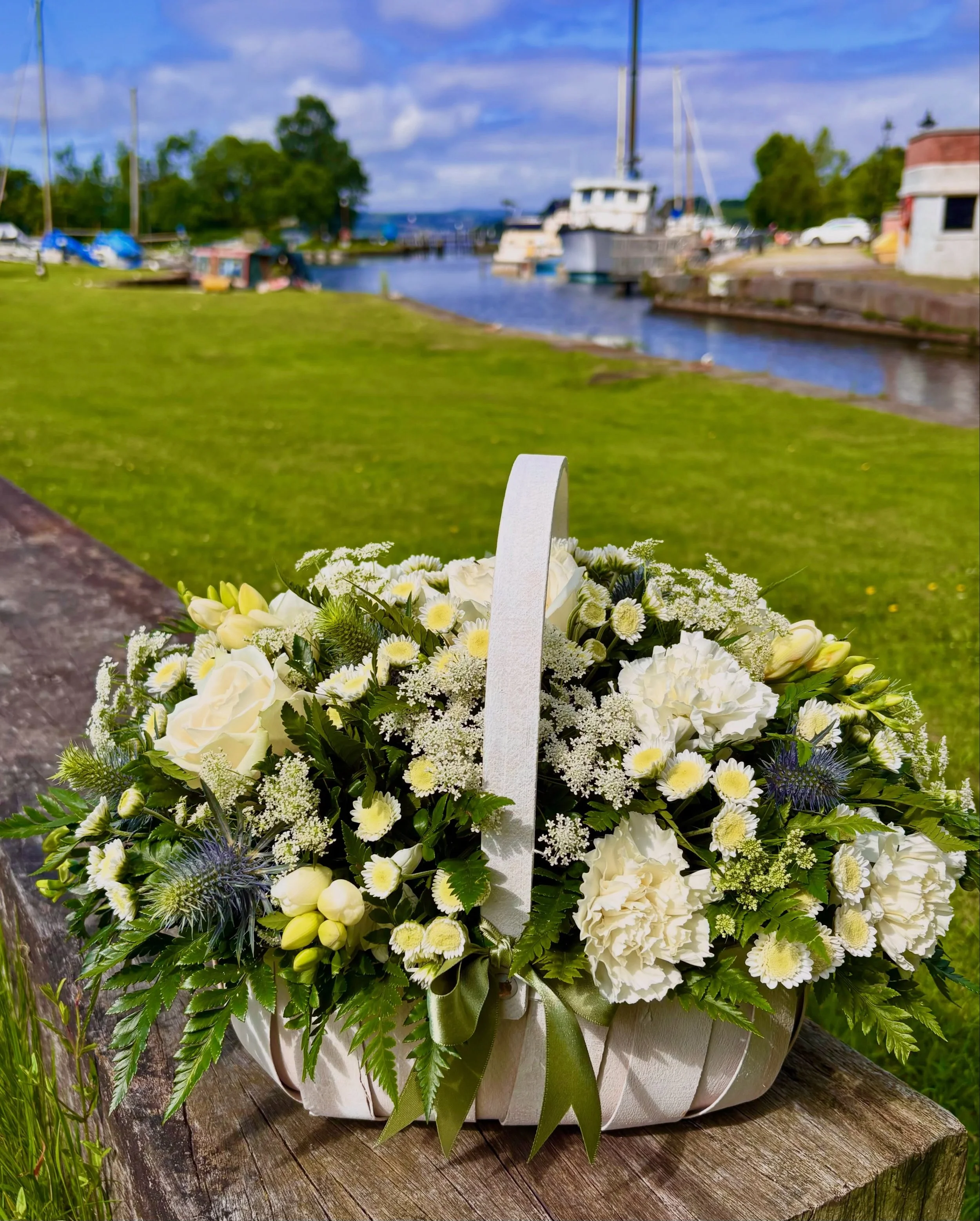 🤍🕊️🤍 Two beautiful arrangements, each for a different occasion &ndash; one for remembrance and one as a sympathy gift. The timeless combination of creams and whites offers the perfect sentiment of peace, love and comfort. It is always an honour to