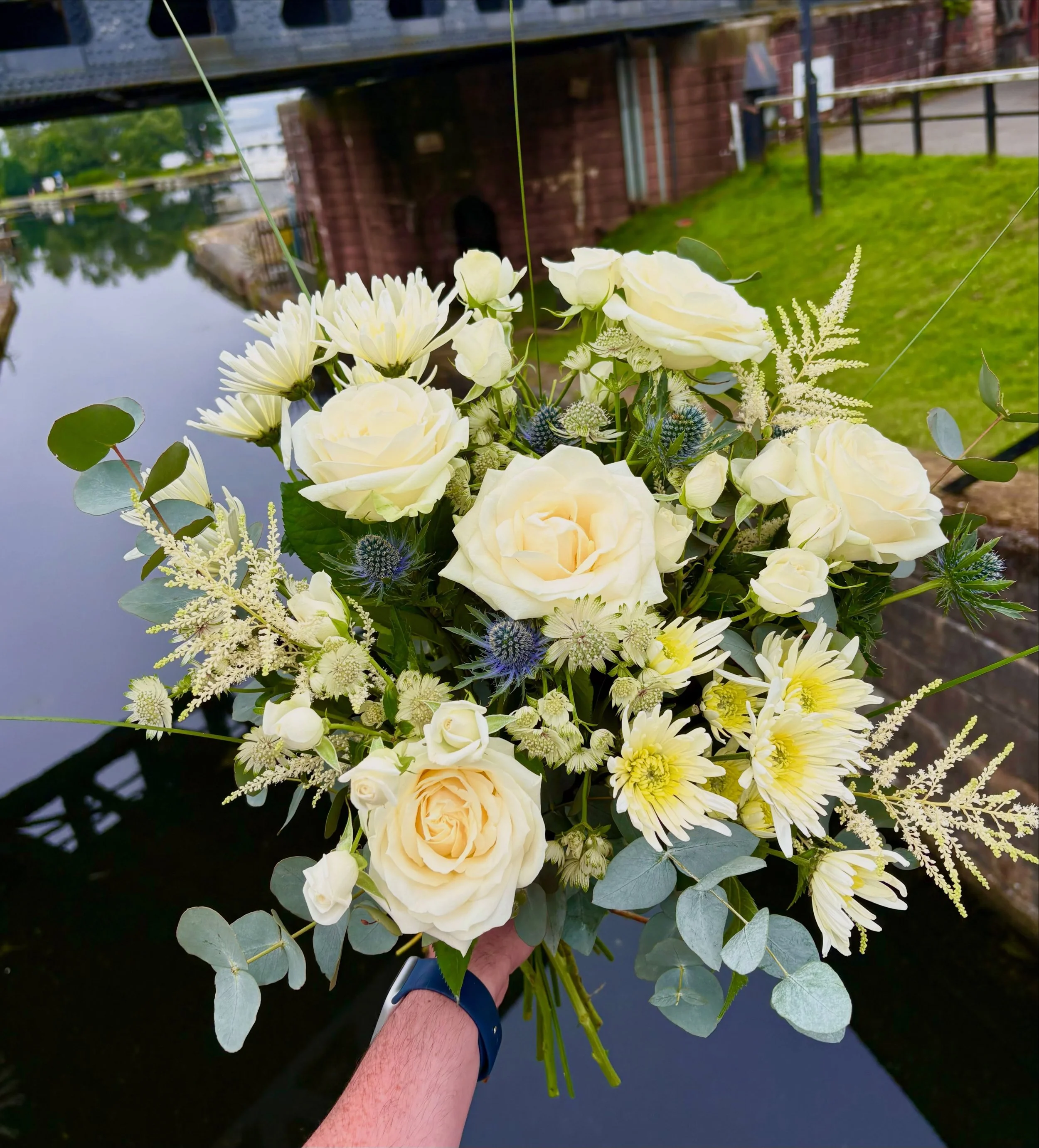 🥰💐😍 We&rsquo;ve had lots of beautiful bouquets heading out to friends and family as special gifts this week 💕 #sharethelove 💕 If you would like to treat someone special 😘 give us a call on 01389 298740 or order online @ www.patonspetals.com #lo