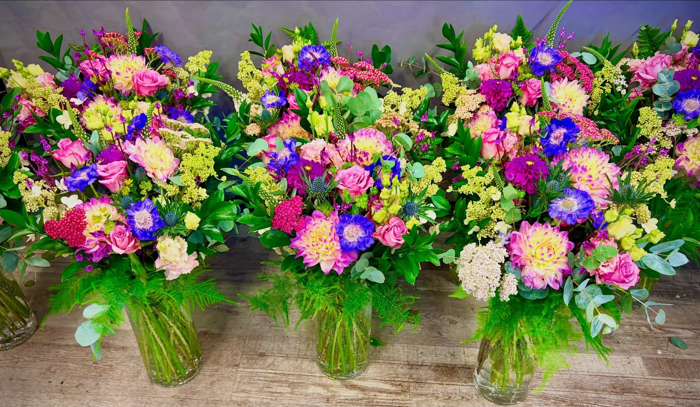 🌅 Good morning all! 🌅 We&rsquo;ve had a busy wee start to the week already with these gorgeous bespoke vase arrangements going out yesterday 😍💐 Beautiful mixed summer blooms including Scottish grown Dahlias, Achellia, and Scabiosa 🏴󠁧󠁢󠁳󠁣󠁴󠁿?