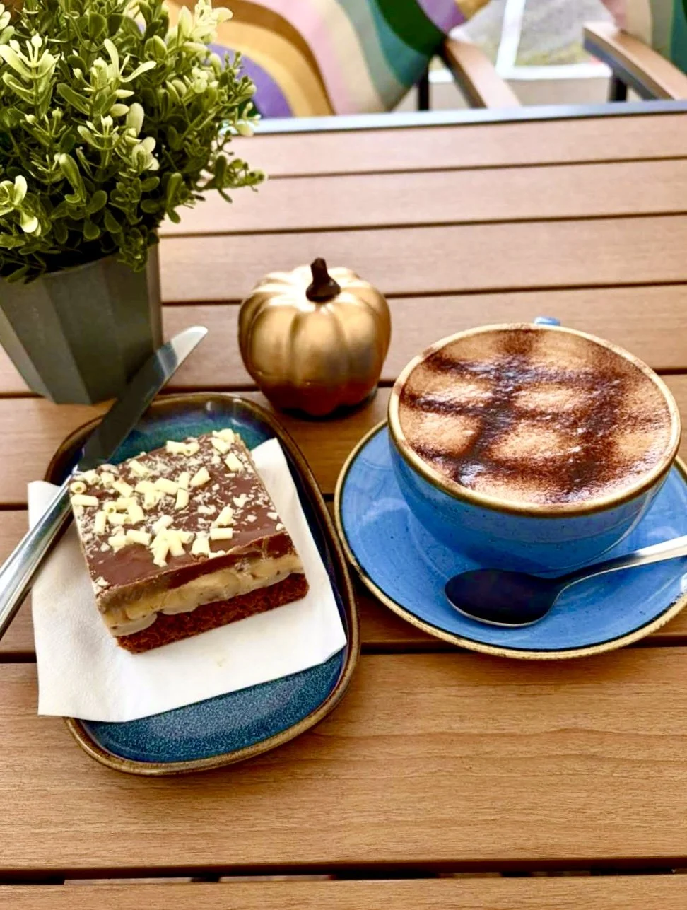 Hot drink and Cake for 1 person