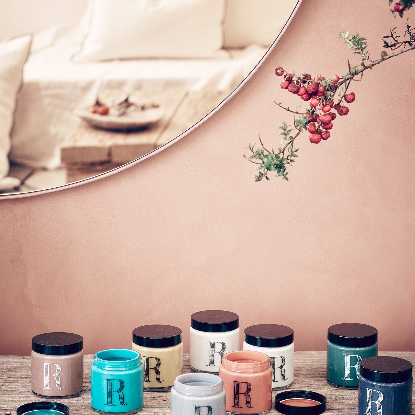 Visste du att Ressource Peinture anv&auml;nder naturliga ingredienser f&ouml;r h&aring;llbara, milj&ouml;v&auml;nliga och otroligt vackra f&auml;rger? 🌿✨ Nu finns vi &auml;ven i Sverige &amp; Danmark! &Auml;r du redo att ge dina v&auml;ggar en ny, l