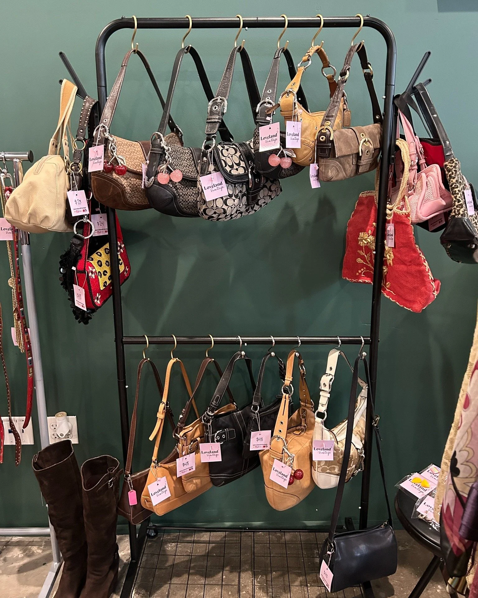 OKC! We're so excited to have @lovelandvintage joining us in OKC next Saturday, August 30th for our show! They'll be offering statement pieces spanning several different decades, so be sure to grab your tickets and don't miss out! ✨ Details 👉

🗓️ S