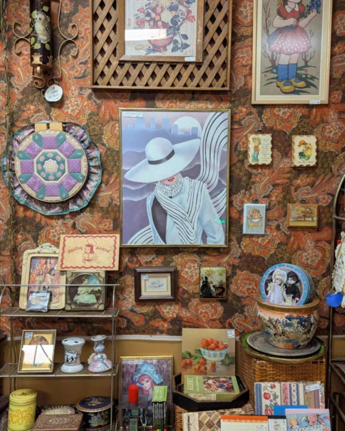 @graydayclay is joining us in OKC next Saturday, August 30th for our show! Gray Day Clay will be offering their homemade ceramics, along with an eclectic selection of curated vintage goods; we can't wait for you to see what they have to offer! 🌈 Det
