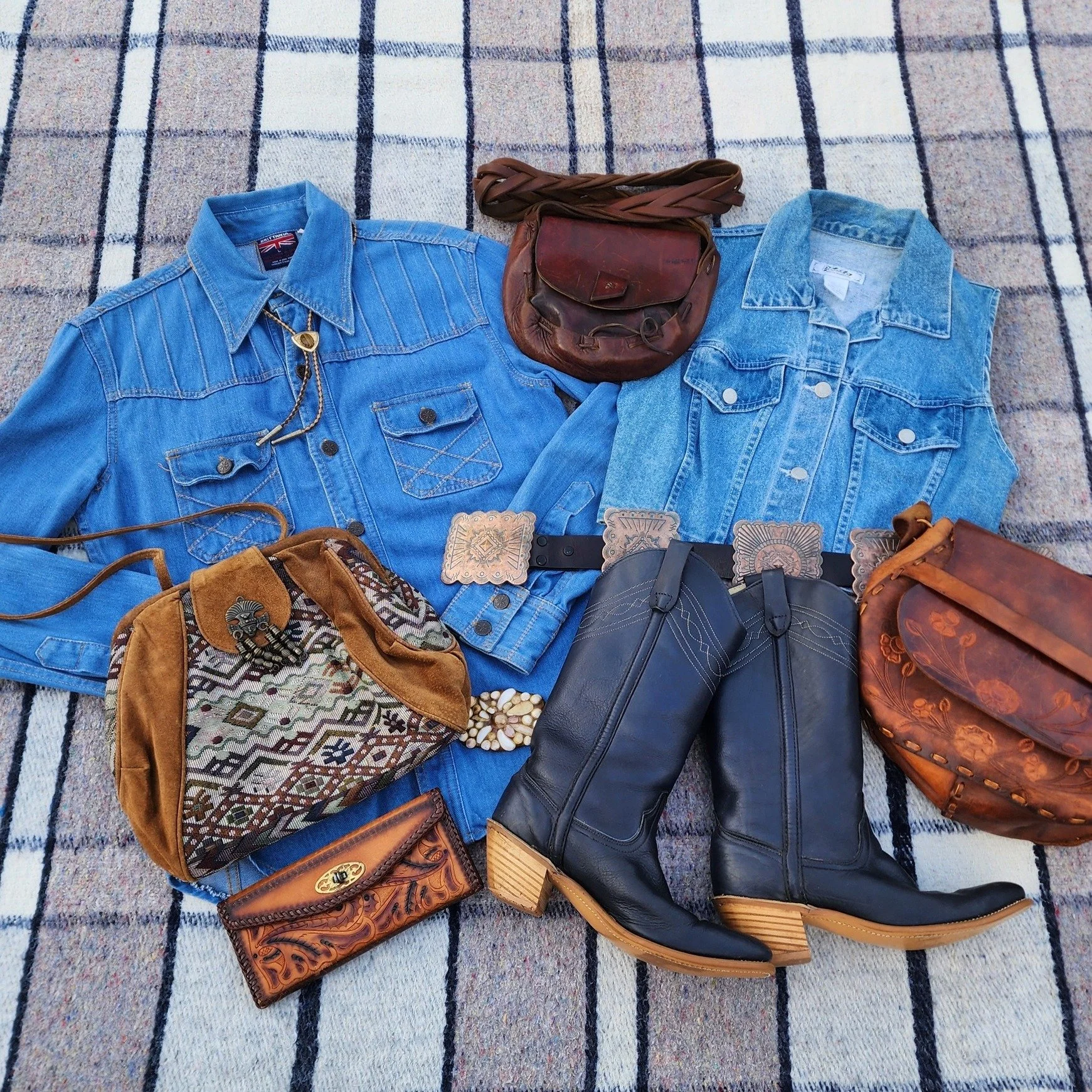 KCMO! We're so excited to have @lewdandloudvintage setting up with us TOMORROW for our Kansas City show! They'll be offering a wide variety of vintage clothing & accessories, with something for everyone! 🌈 Details 👉
🗓️ Saturday 10/25/25 - ONE