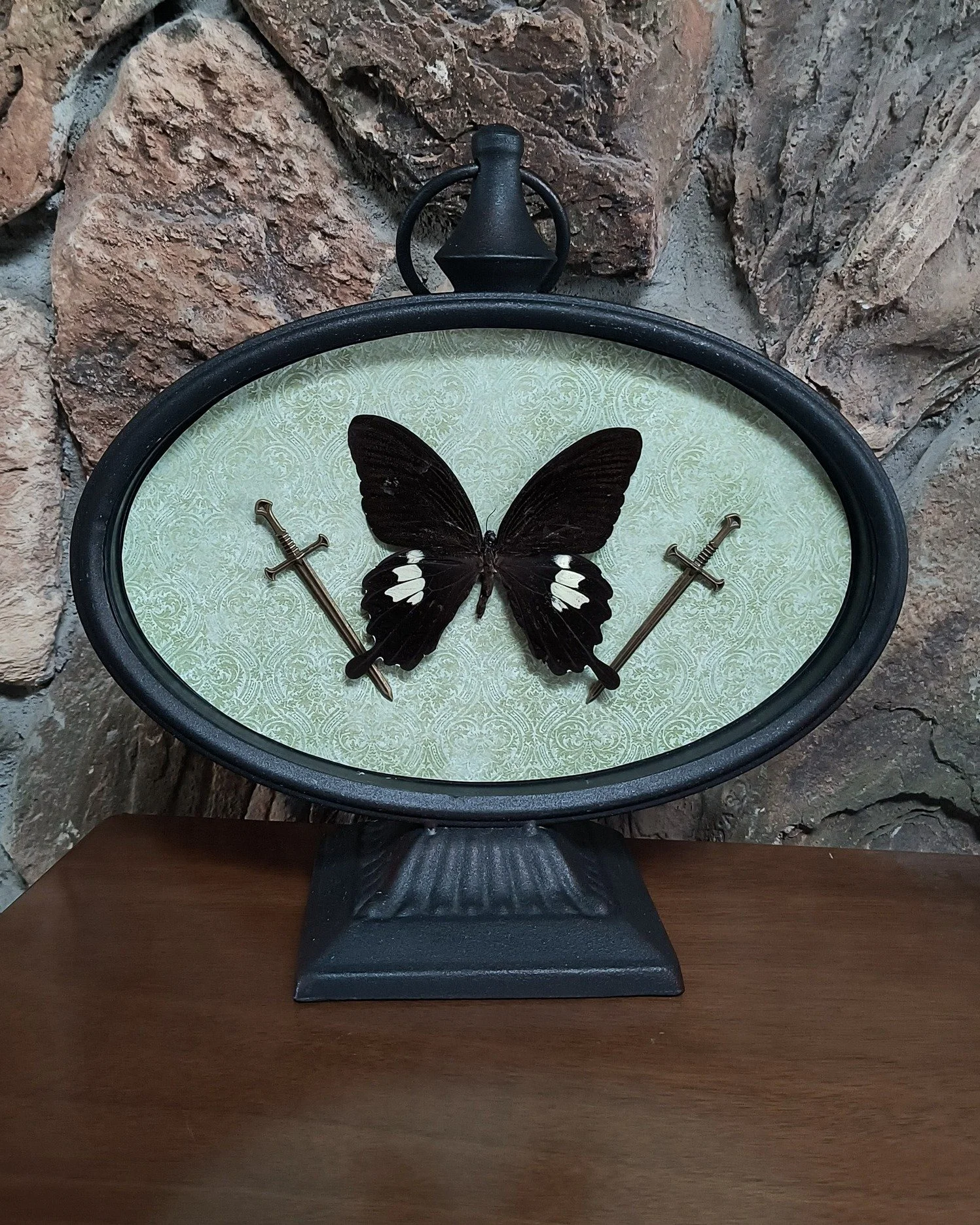 Are you a fan of entomology? Then be sure to check out  @wishingwellscrafting at our Phoenix show on January 24th! They'll be bringing the magic of the Sonoran Desert to their unique, handcrafted insect taxidermy 🦋 Details 👉

🗓️ Saturday 1/24/26 -