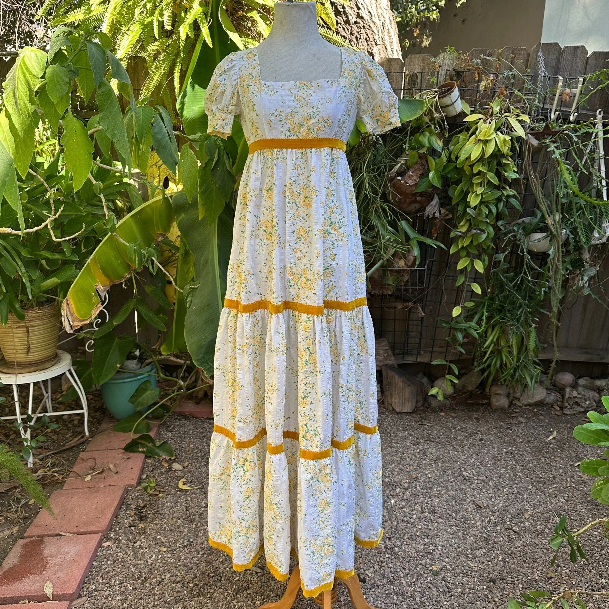 THIS SATURDAY! @nextofkinvintage will be bringing a curated selection of vintage clothing &amp; apparel to our Phoenix show! We can't wait for you to see what they have to offer 🌻 Details 👉

🗓️ Saturday 1/24/26 - ONE DAY ONLY
📍 Phoenix Convention