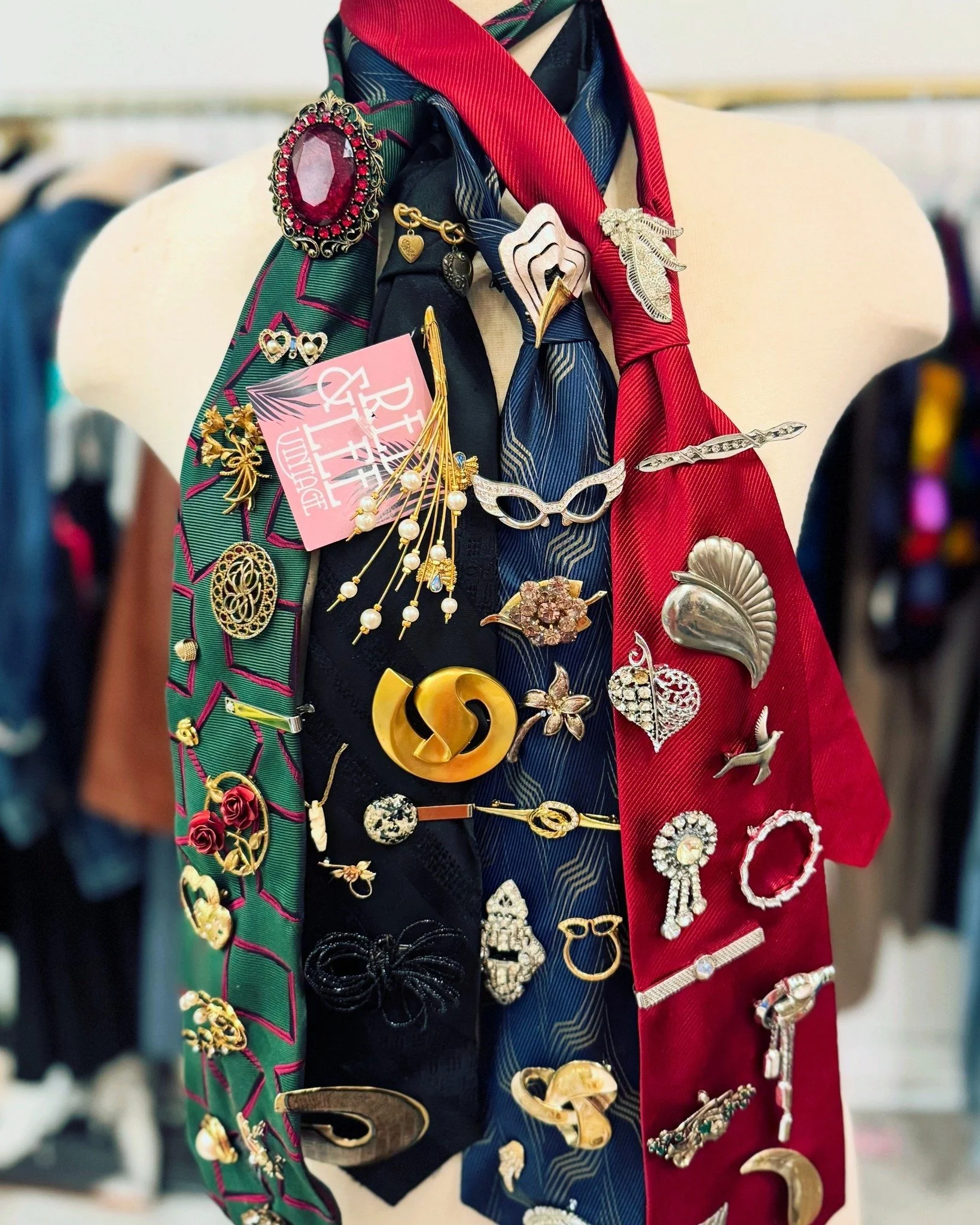 DALLAS! Don't miss out on @shopredandleevintage at our Dallas show NEXT SATURDAY, March 14th! They'll be bringing a collection of curated vintage clothing, home goods, &amp; accessories from the early 50&rsquo;s, all the way through the early 2000&rs