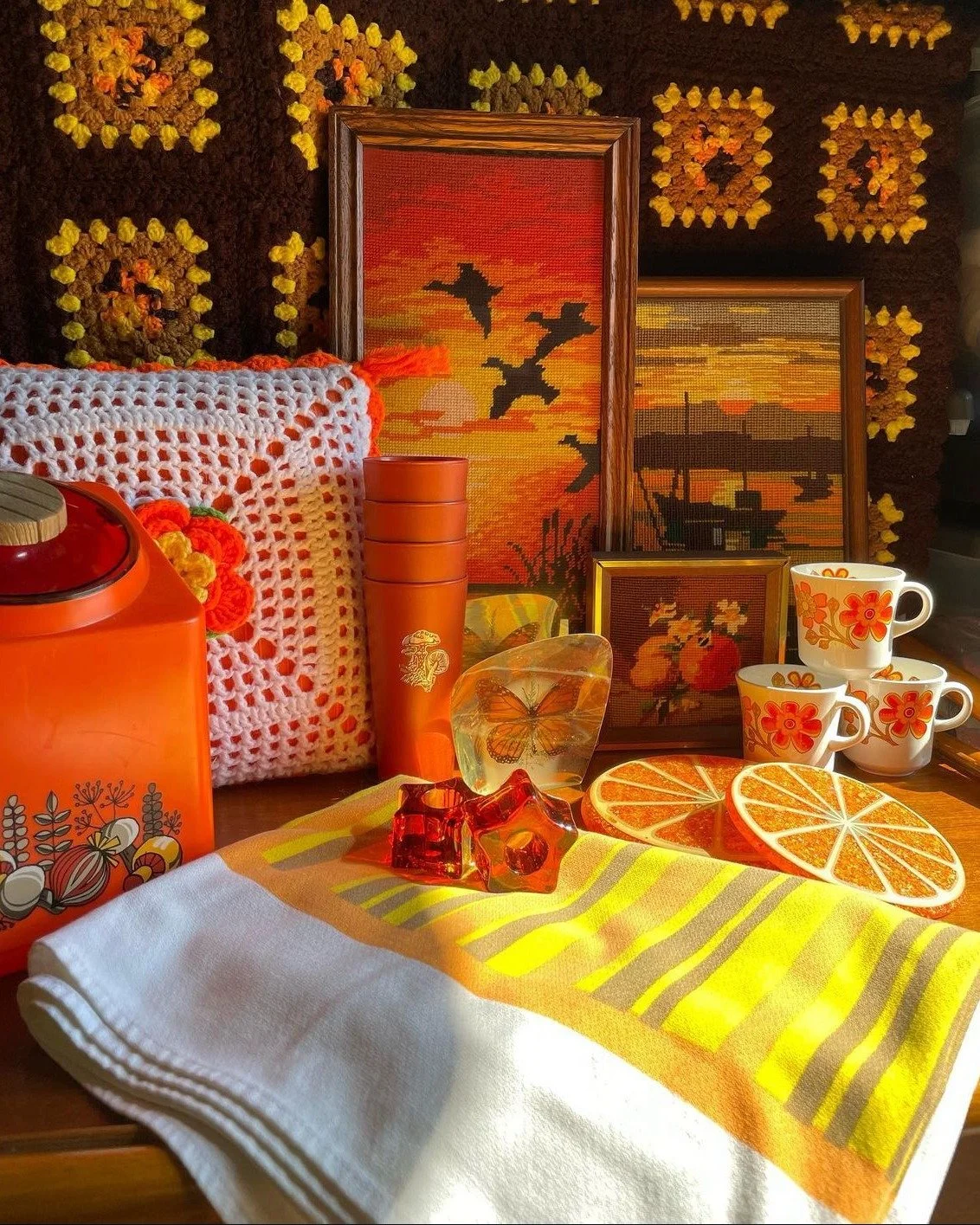 DALLAS! TOMORROW, March 14th, @cashmereandclay will be setting up with us for our Dallas show! Cashmere + Clay are a vintage store curating retro, kitsch and vintage from the 1940&rsquo;s to the 2000&rsquo;s, in hopes to give them a new life; we can'