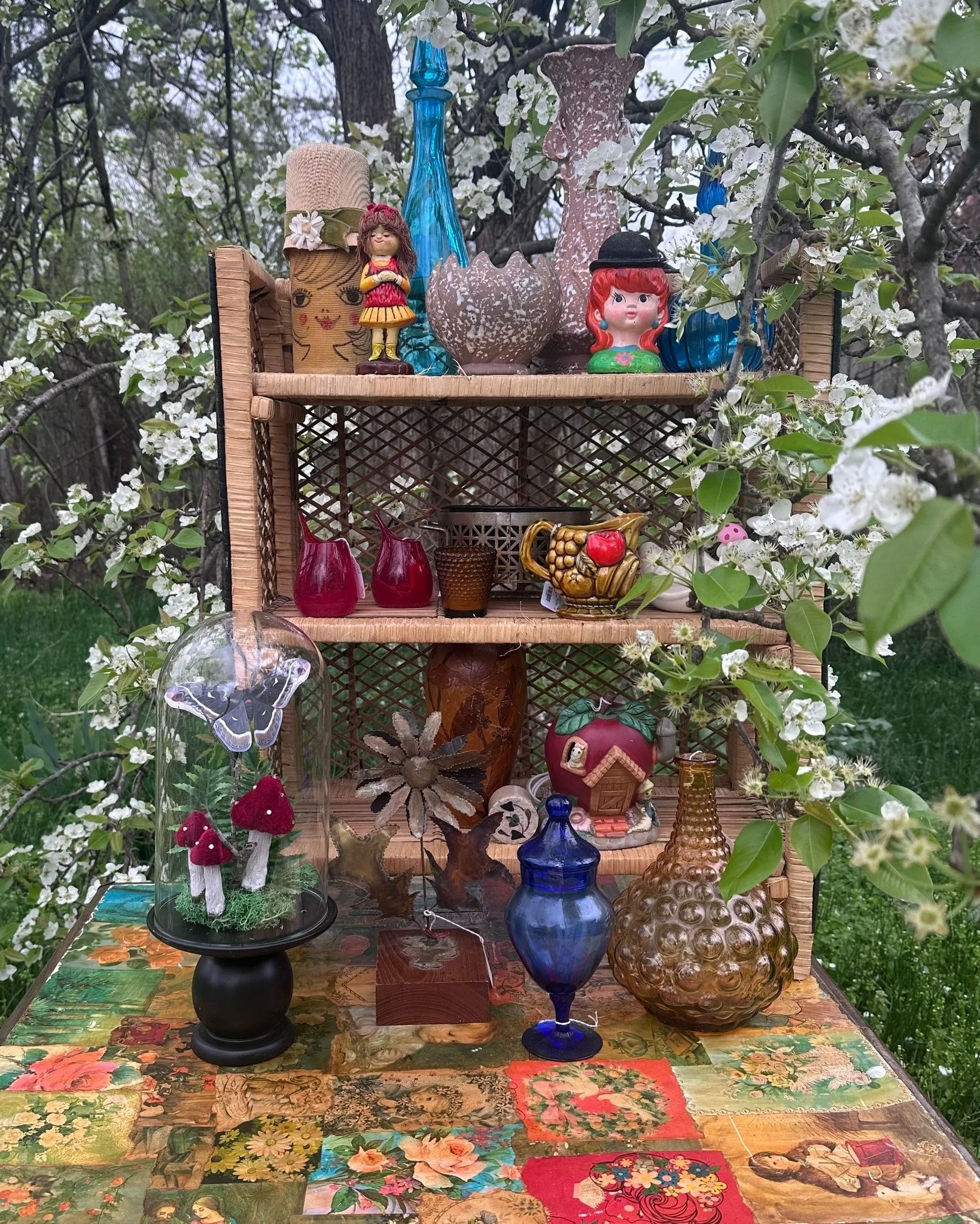 NORTHWEST ARKANSAS! This Saturday, March 28th, @elms_attic will be setting up with us for our Rogers show! They'll be bringing hand-painted jackets and vintage leather jackets, as well as handmade vintage and secondhand container nature domes. 🌿 Det