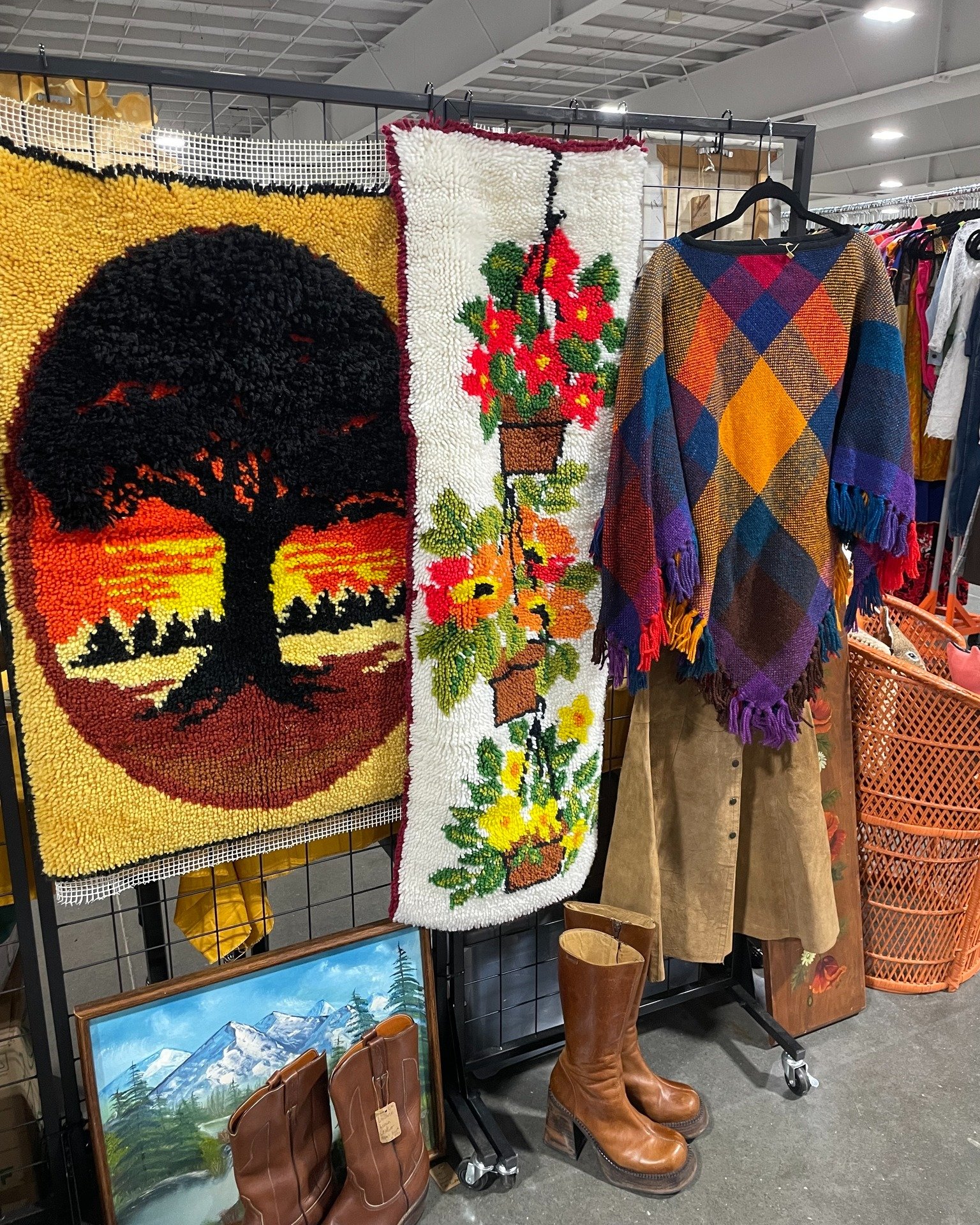 TOMORROW! We're so excited to have @cashmereandclay joining us tomorrow, March 28th for our Rogers show! Cashmere + Clay are a vintage store curating retro, kitsch and vintage from the 1940&rsquo;s to the 2000&rsquo;s; we can't wait for you to see wh