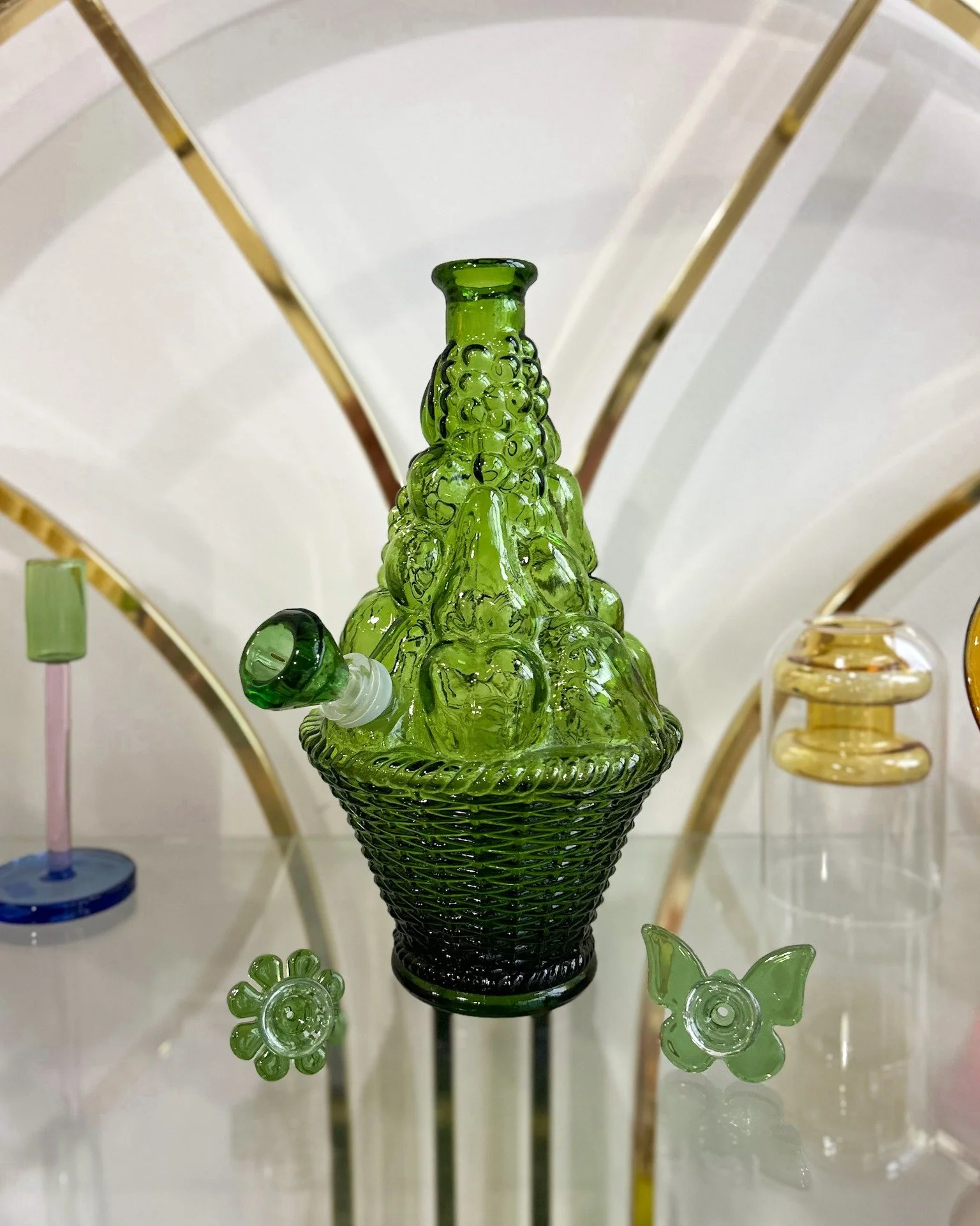 DES MOINES! We're so excited to have @river.dazeco setting up with us THIS SATURDAY, April 4th for our show! River Daze Co up-cycles vintage glassware into modern smoke-ware, offering everything you need for a vintage-style smoke sesh, including wate