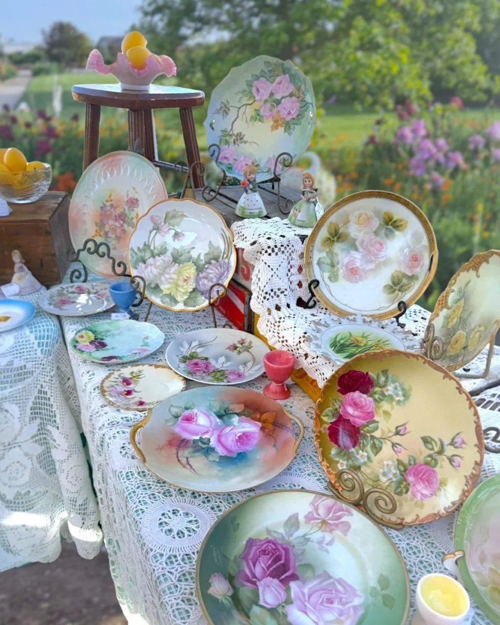 We're so excited to have @harpers_things joining us NEXT SATURDAY, April 18th for our San Mateo show! Harper's Things Vintage sells vintage and antique decor, ephemera, jewelry, and kitsch, as well as handmade up-cycled art from their second business