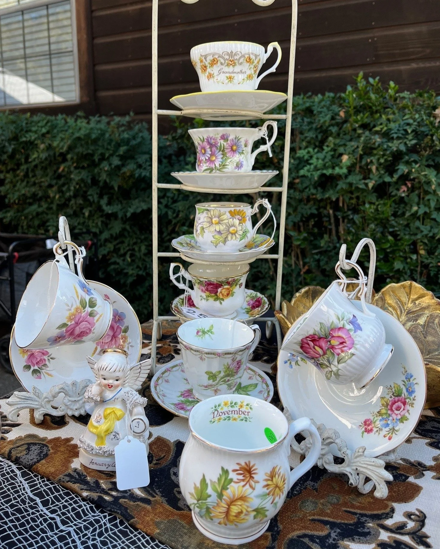 BAY AREA! @vintagelover1960 will be setting up with us NEXT SATURDAY, April 18th for our San Mateo show, and we can't wait! They'll be offering a selection of vintage housewares, wall decor, clothing and jewelry; here are a few sneak peeks at some fi