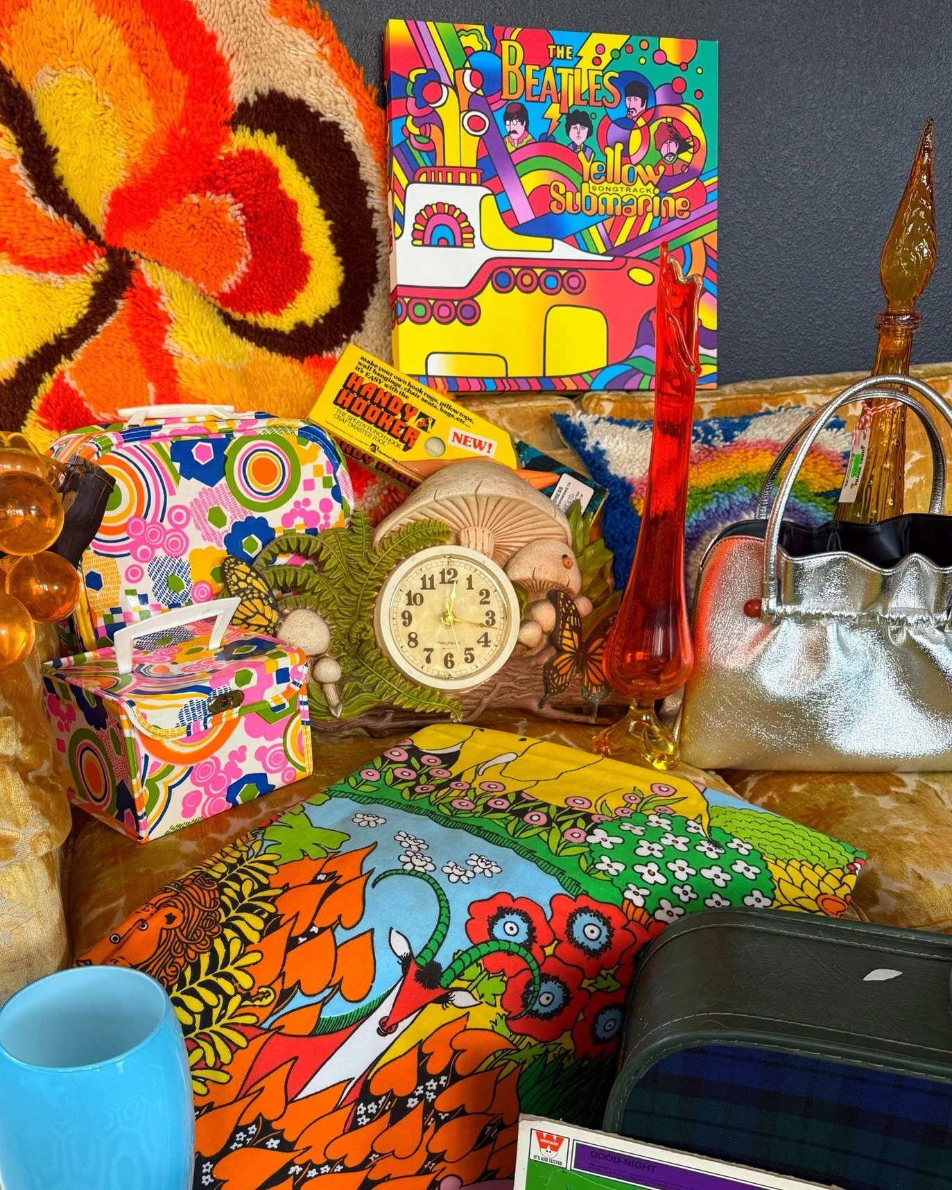 We're so excited to have @pelicansandpoppies setting up with us THIS SATURDAY, April 18th for our San Mateo show! They'll be bringing you all the colors and kitsch of 1970s home decor, with colorful patterned dishes, pedestal cups, and appliances,  a