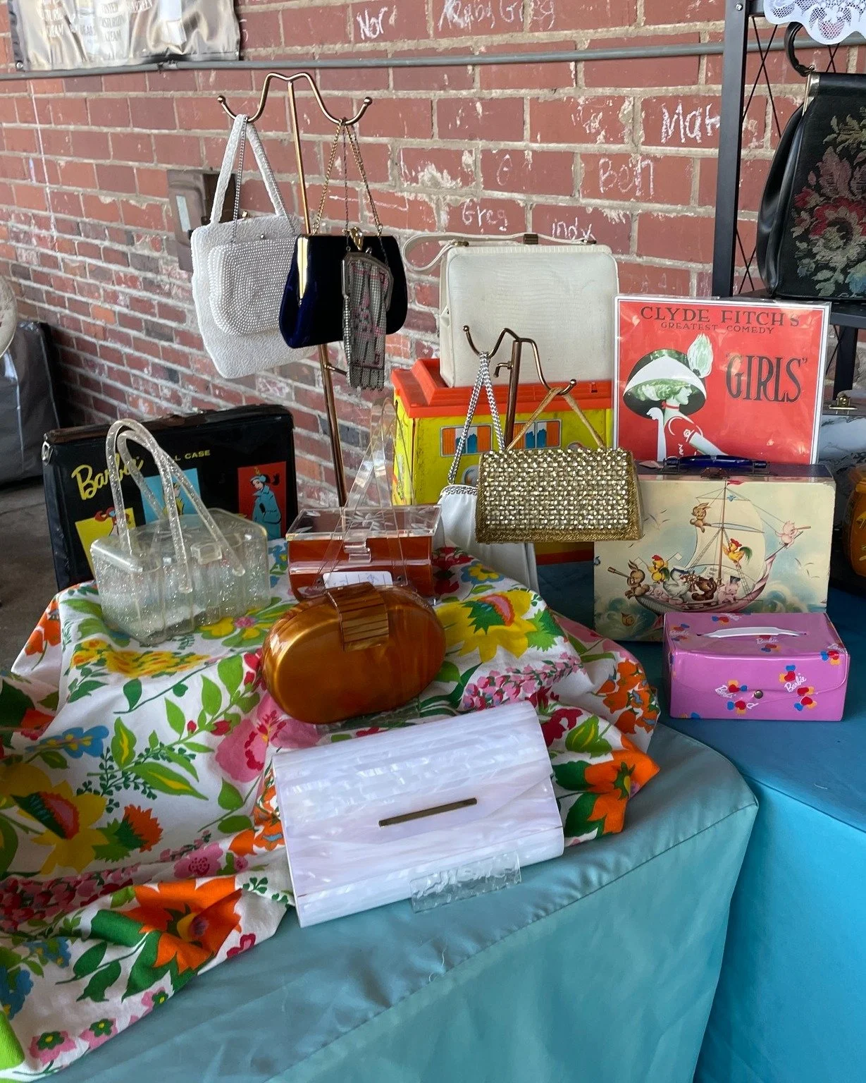 HUNTSVILLE! If you're a fan of vintage handbags, then you're in luck, because @thekitschykloset will be joining us NEXT SATURDAY, May 9th for our Alabama show! They'll be offering a curated selection of vintage purses and handbags, so be sure to chec