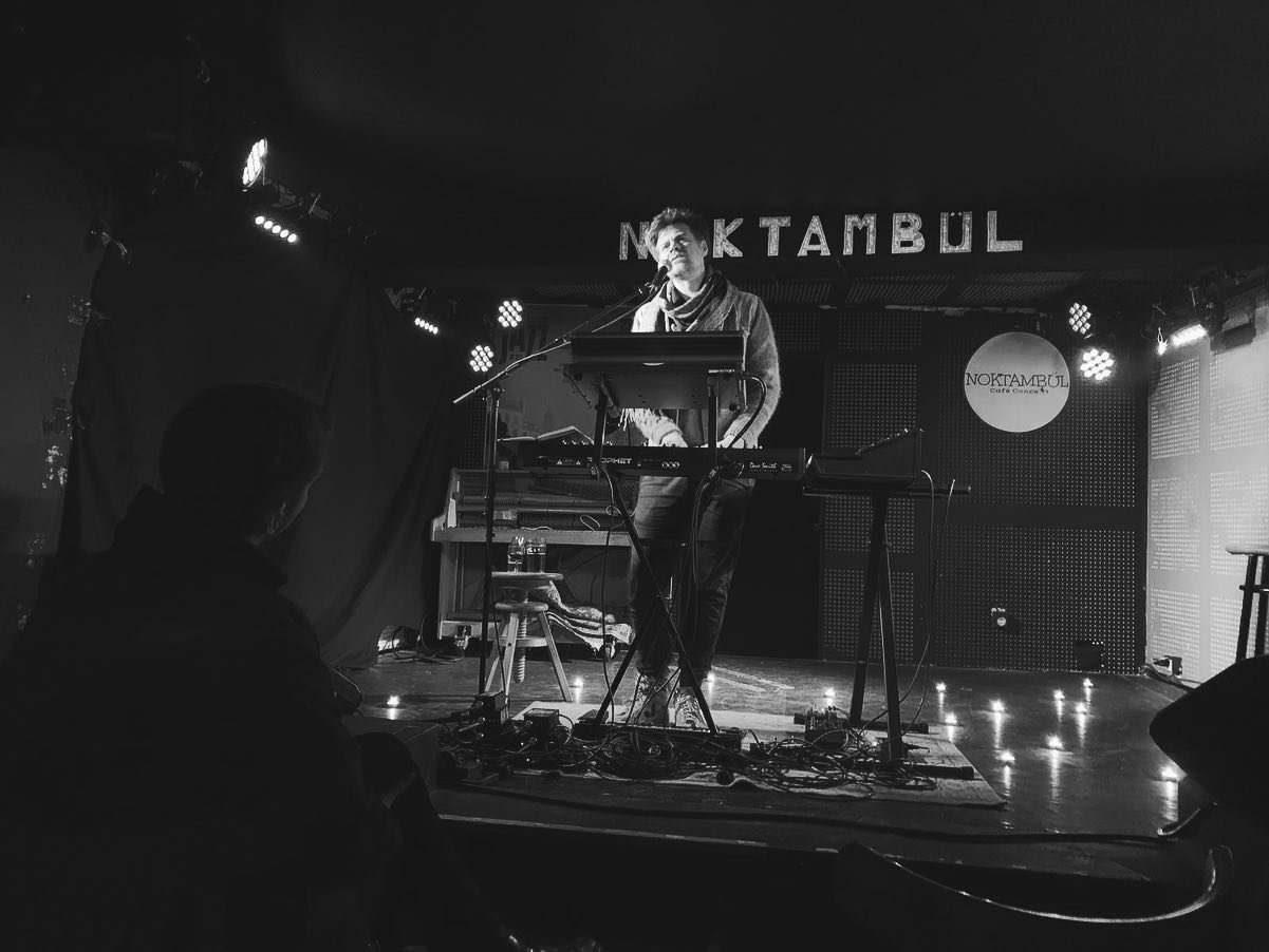 Retour en image @noktambul_rennes 
H&acirc;te de vous retrouver @pavane_et_bjorn pour un autre co plateau! 
Merci au public de l&rsquo;aeri de ce week end c&rsquo;&eacute;tait une date folle!!! 😘
Prochaine date &agrave; Saint Brieuc pour le Off du @