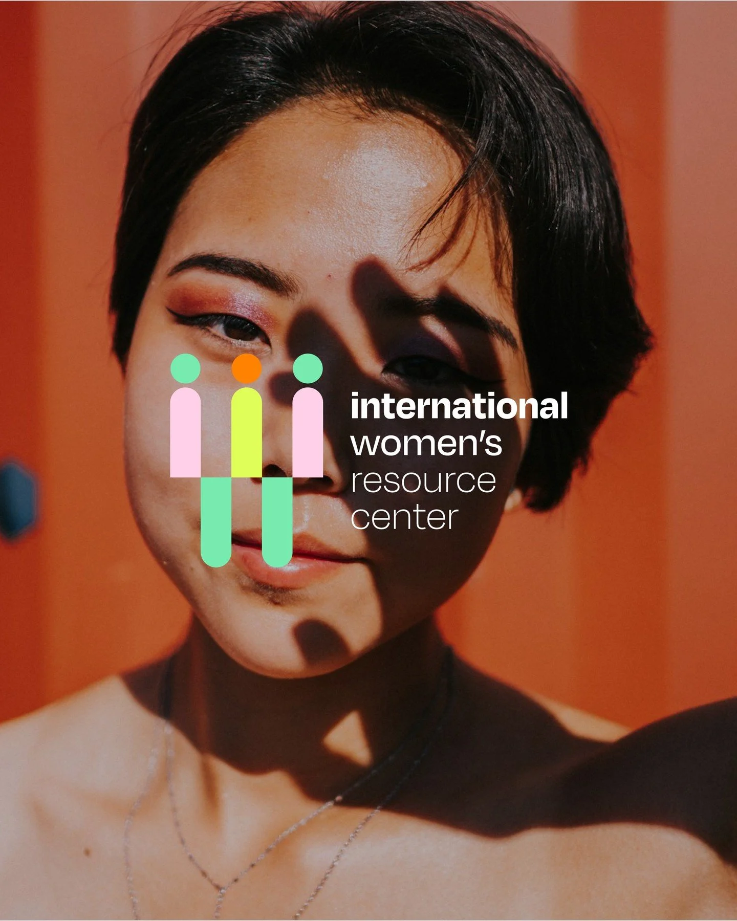The International Women&rsquo;s Resource Center provides free, online English classes.

Qualified volunteer tutors deliver the English language courses at the International Women&rsquo;s Resource Center. Tutors tailor lesson plans to meet the individ