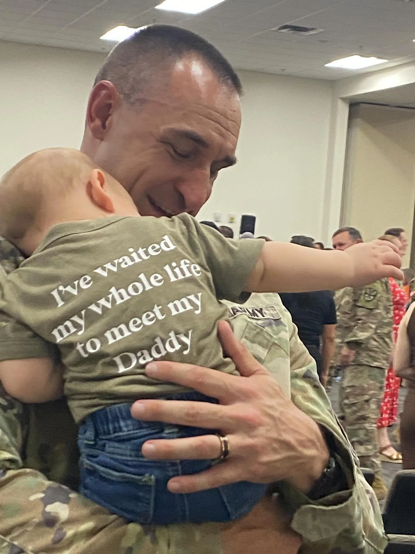 🇺🇸&rsquo;&rsquo;I&rsquo;ve waited my whole life to meet my Daddy.&rsquo;&rsquo;🇺🇸
Our family has been whole again for a week and a half! In case you missed my stories, I&rsquo;ll be sharing more homecoming pics soon from our photographer. Your sw
