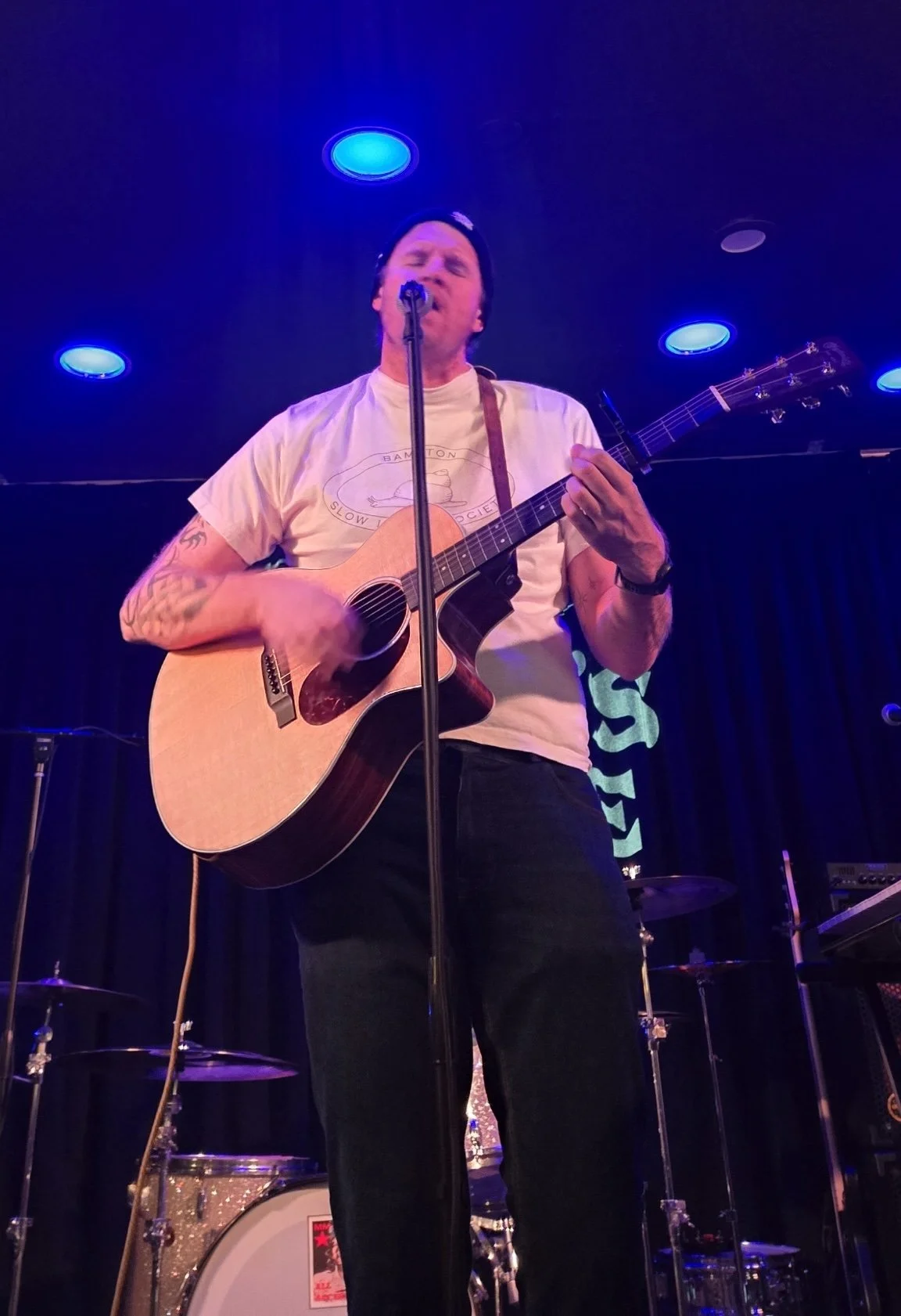 Live Music - Miles Scotcher and his guitar