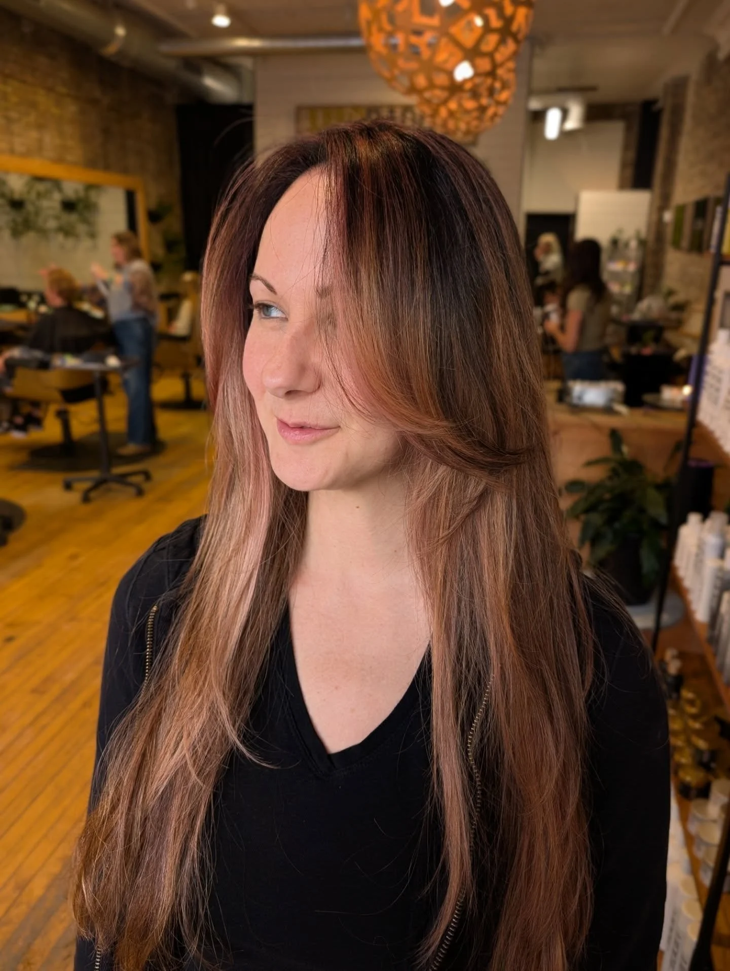 Rose gold highlights to have some fun colorful dimension!

Color + Cut by Krista 

&bull;

&bull;

&bull;

#dimemsionalcolor #highlights #longhaircut #rosegold #forestparkil