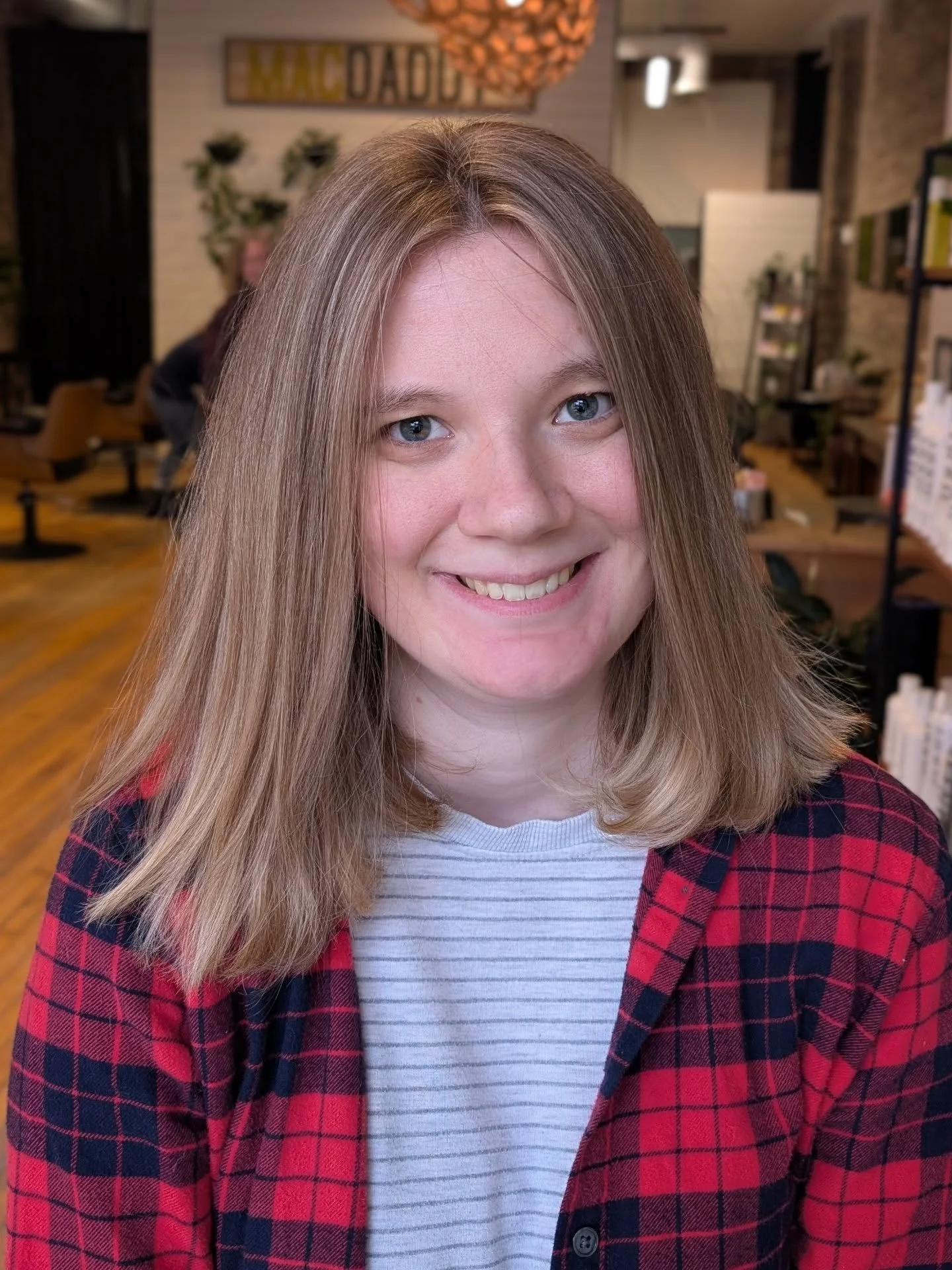 Blonde highlight refresh? Yes please! 
Partial Foil + Cut by Molly

&bull;

&bull;

&bull;

#partialhighlights #blondehair #forestparkil #forestparksalon #oakparkil