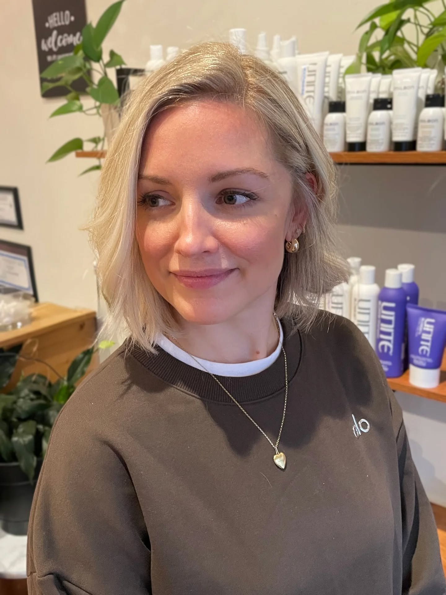 Blonde refresh + a chop + badlands = fabulous hair 

Badlands by @randco is great to add volume and texture to your hair! It's also a fan favorite product for styling bangs. 

Color &amp; Cut by Steph