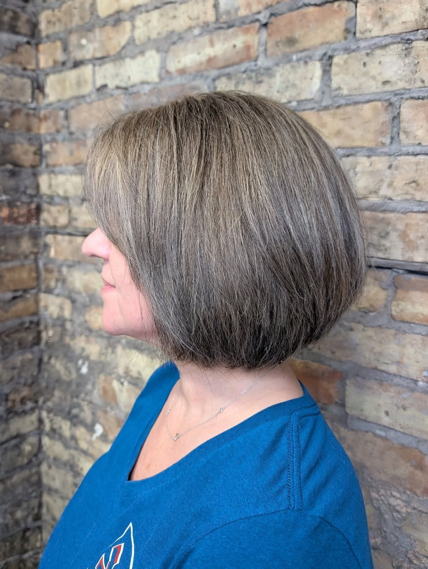 Embrace your natural color! Grey blending for low maintenance hair and easier outgrowth! 

Color by Molly

&bull;

&bull;

&bull;
#greyblending #naturalgrey #hairtransformation #forestparkil