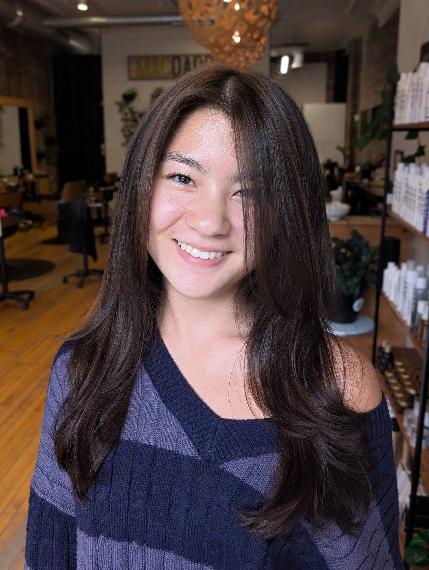 First time highlights! This client walked out with gorgeous dimensional brunette hair ready for summer! 

Color + Cut by Krista 

&bull;

&bull;

#dimensionalbrunette #highlights #longlayershaircut