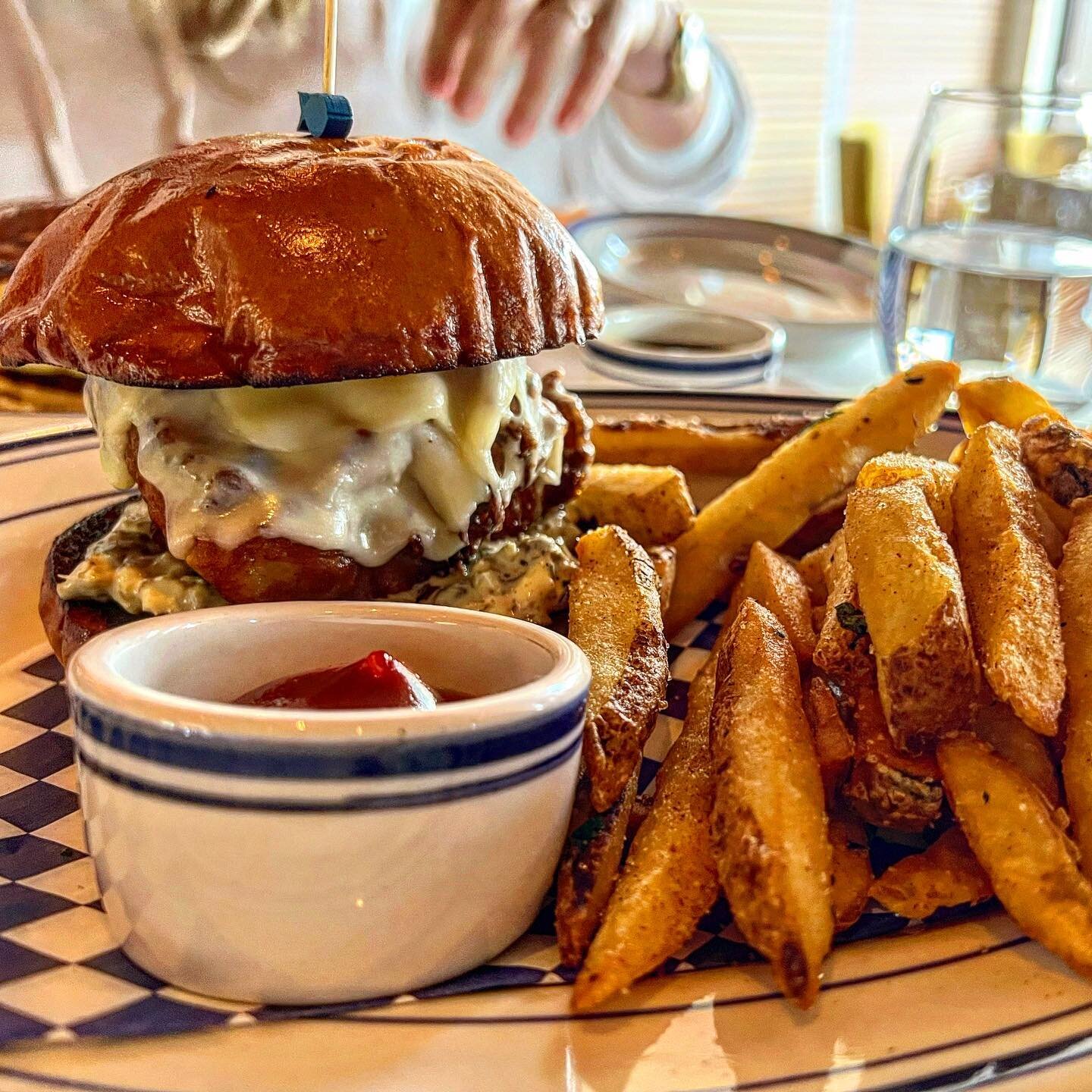 On Sundays, we eat fish sandwiches and fries at brunch ☀️ 

Reservations:  DINNER &mdash; Weds-Sun and SUNDAY BRUNCH on Resy.  Bar first come, first served.  Private dining room, email info@dearjanesla.com
.
.
.
.
.
#oldhollywood #oldschool #dearjane