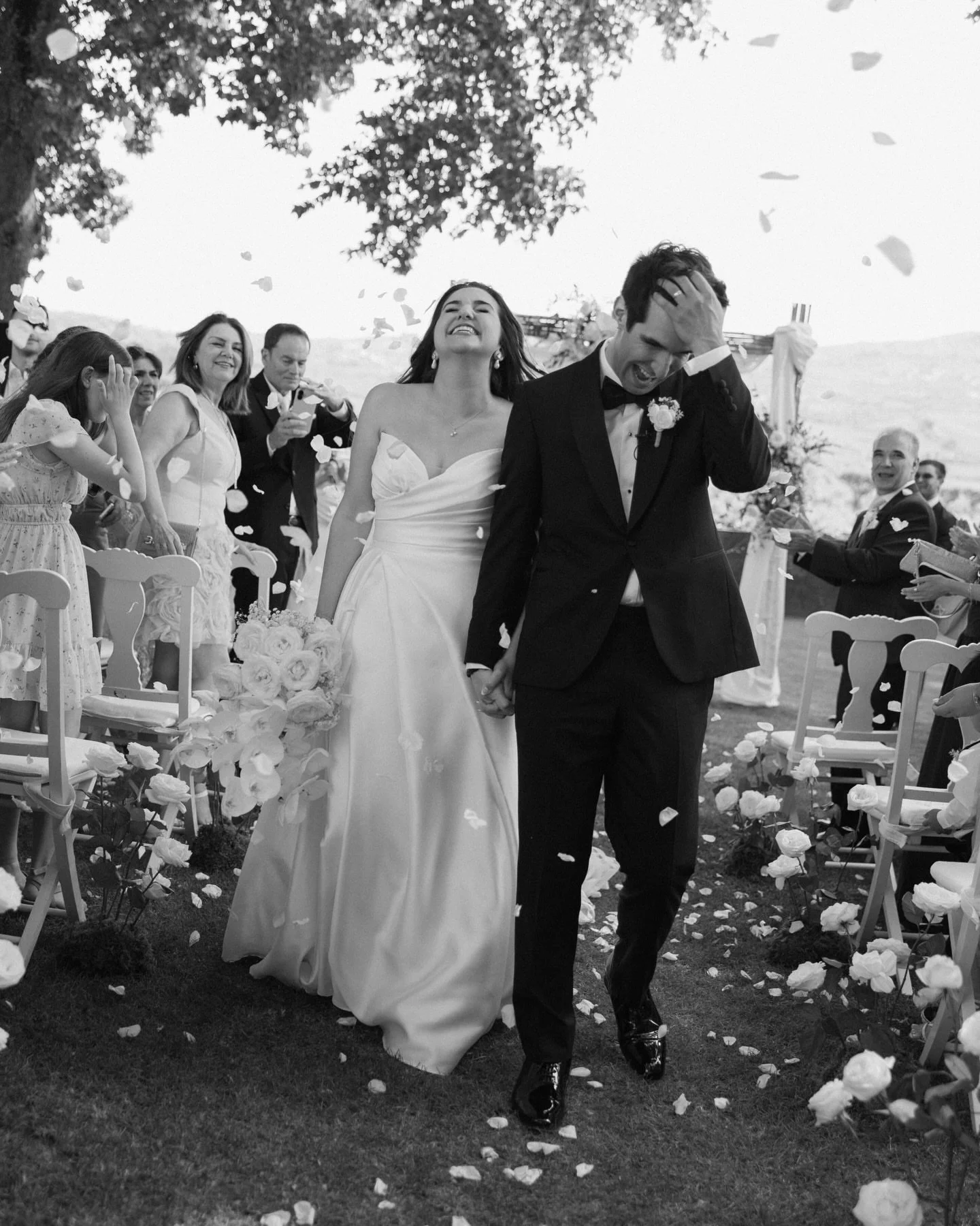 A Duchess bride.
Portugal.

Bride: @aimee_chaves
Photography: @mulherphotography
Venue: @quinta_da_pacheca
MUA: @lucilialaramakeup
Hair: @amazonasbygicoutinho
Film: @storytelling_films