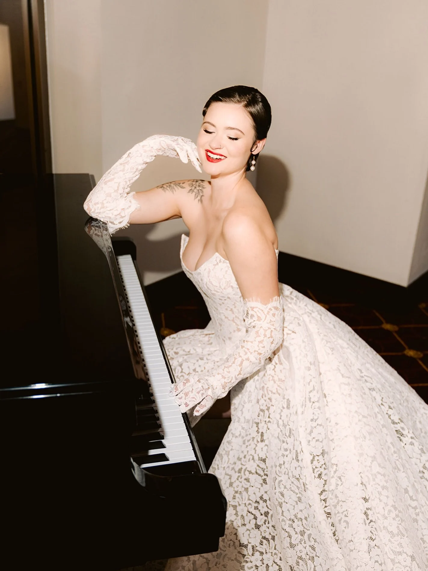 Duchess kind of romance.

@julievinobridal 
@carolinatheatregso 
@elliemckinneyphotography 
@concept_salongso 
@_ali_cat_326_