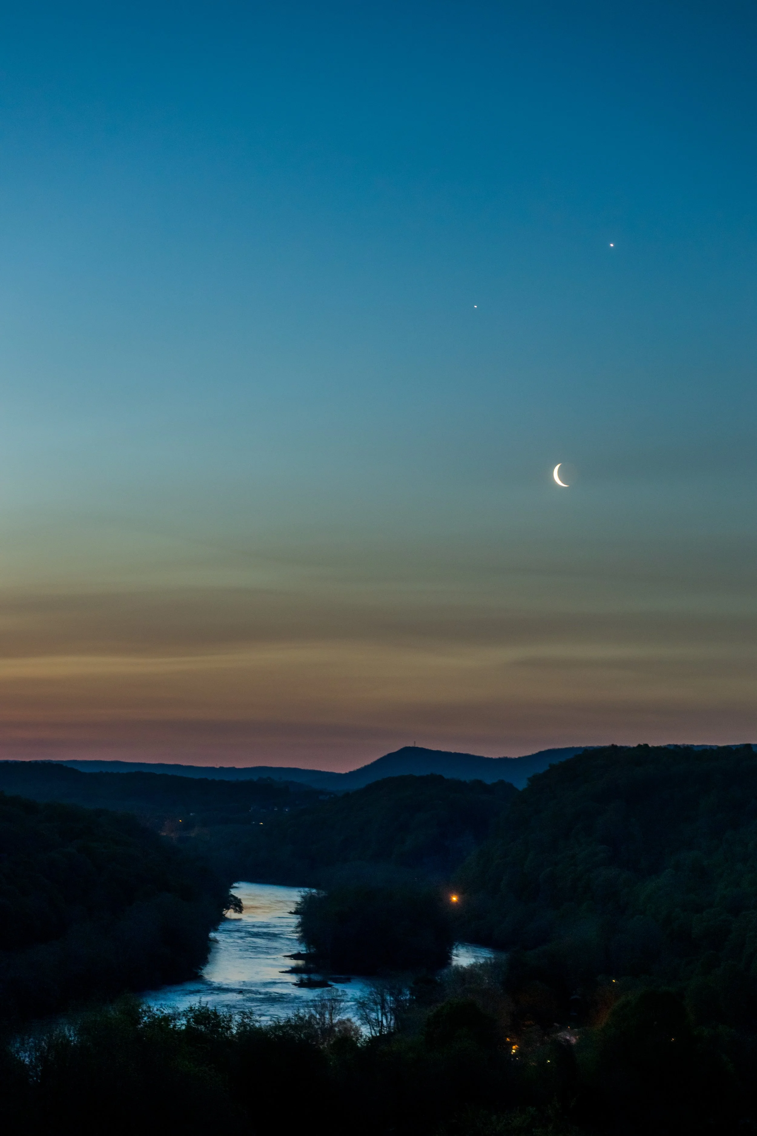Beautiful shot of the moon with planets over the New River