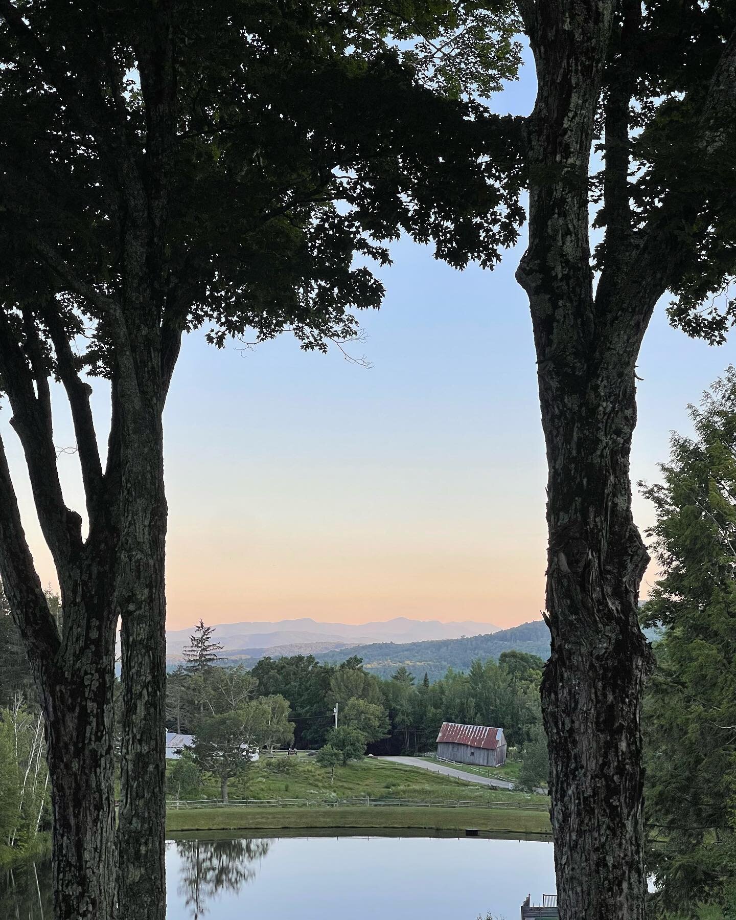 Sharing some memories from our Vermont trip with my moms side of the fam🏔💓✨ Seriously - I am in love with Stowe. The feeling there is so grounding, pure and peaceful. The people are so nice. I just love it. 

The moment we landed I looked at Ben an