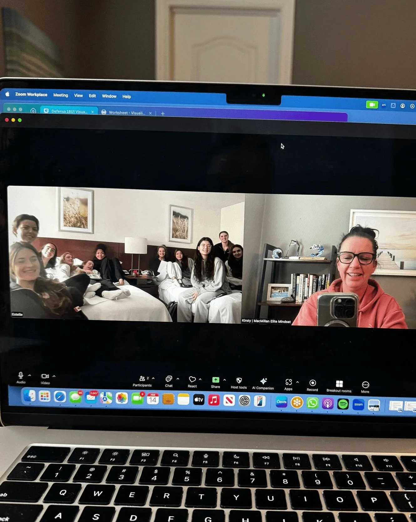 Coziest team mental performance coaching session EVER!! Have fun competing in Chicago girls!! 🙌 

#macmillanelitemindset
#mentalperformance
#mentalstrength
#mindset
#peakperformance