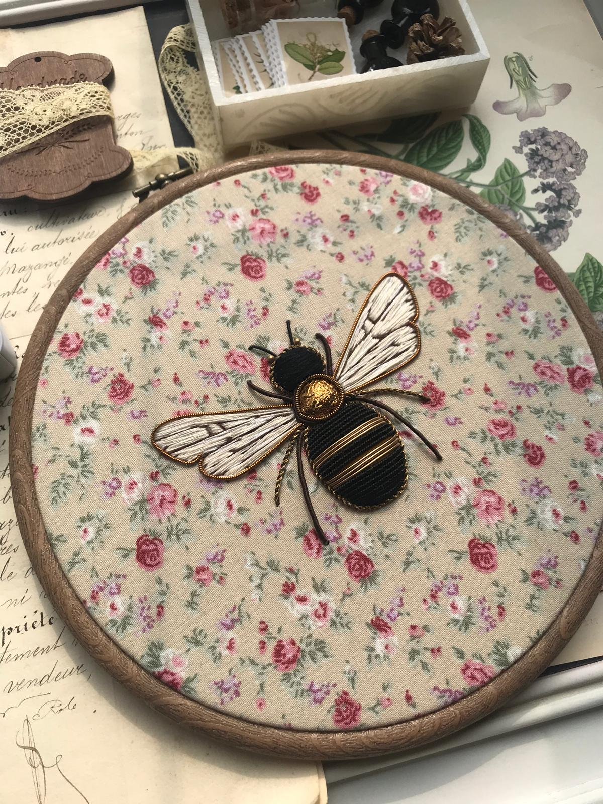 floral bee.JPG