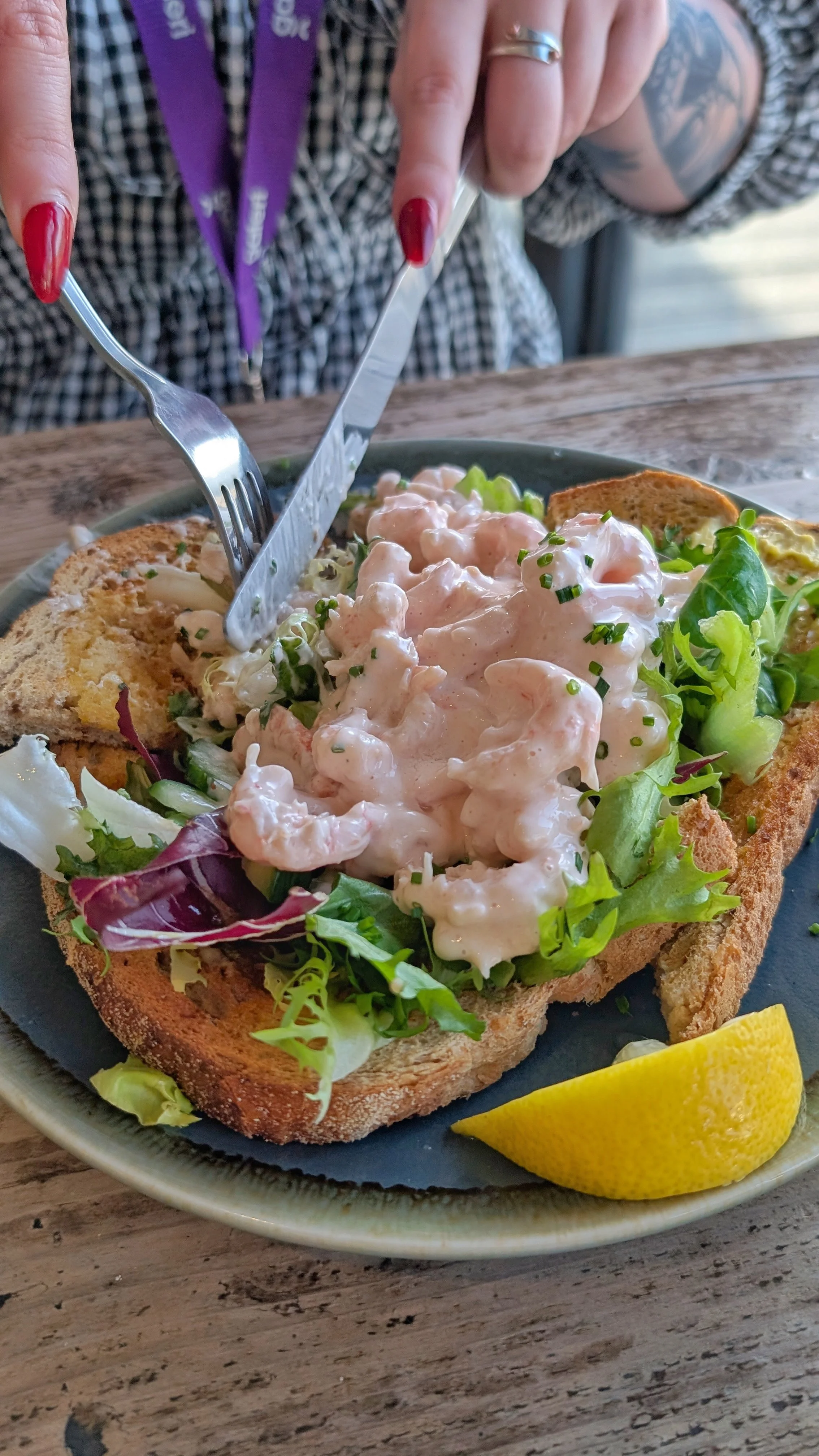 Galeri open prawn sandwich