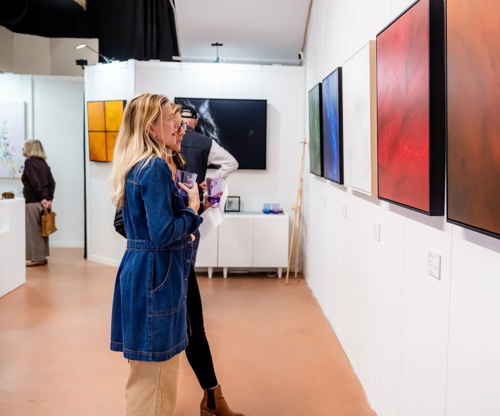 🎨 This Sunday is the last day to catch @dova_collective Intangible Exhibition!

#Experience the #breathtaking #abstract works of @sherylle_dovaston_artist and @kat.ferguson.art Dova Collective's Hay St Gallery in the city.

#DOVAcollective #turnkeym