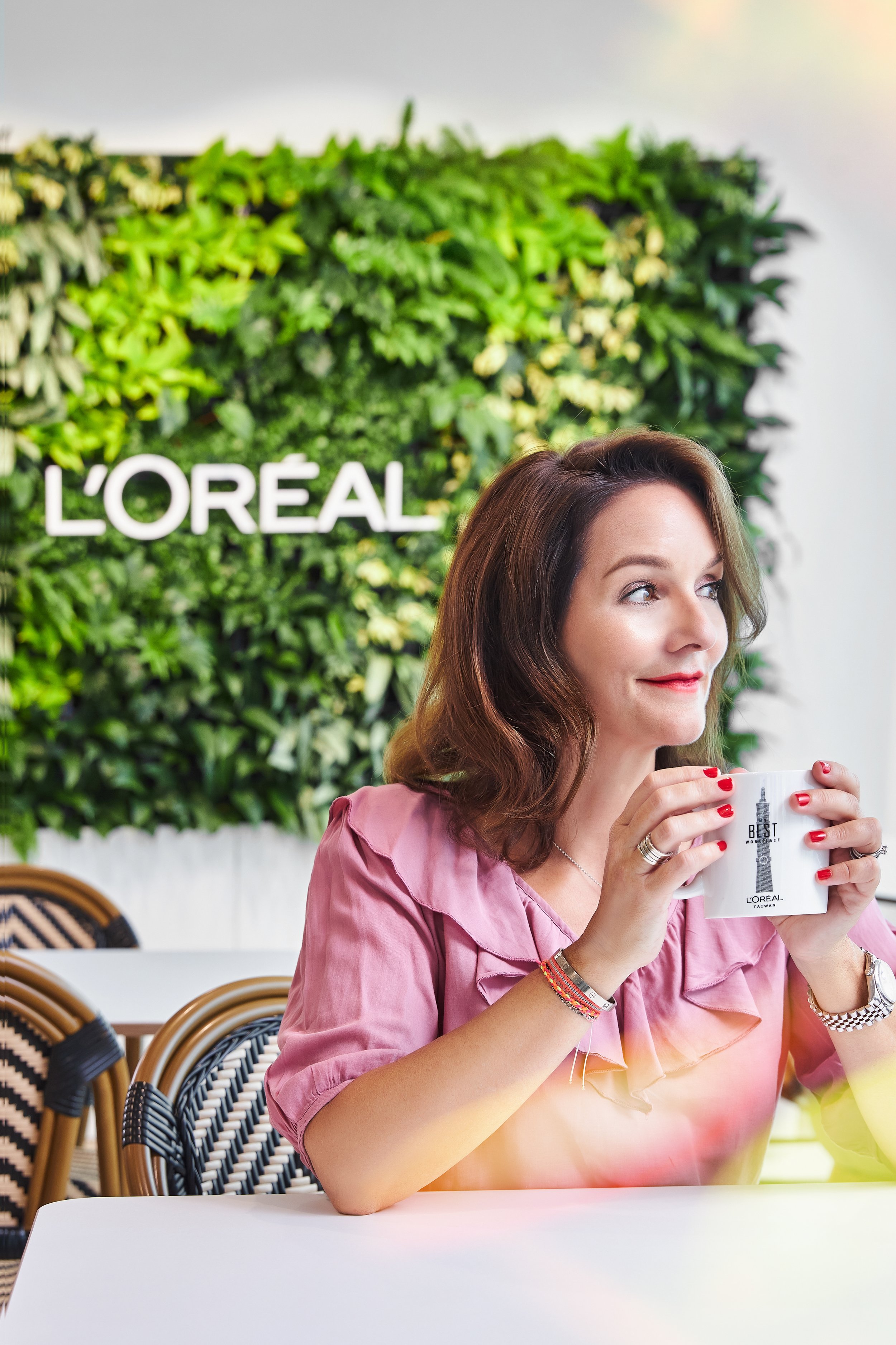 LoReal Taiwan - VogueTaiwan