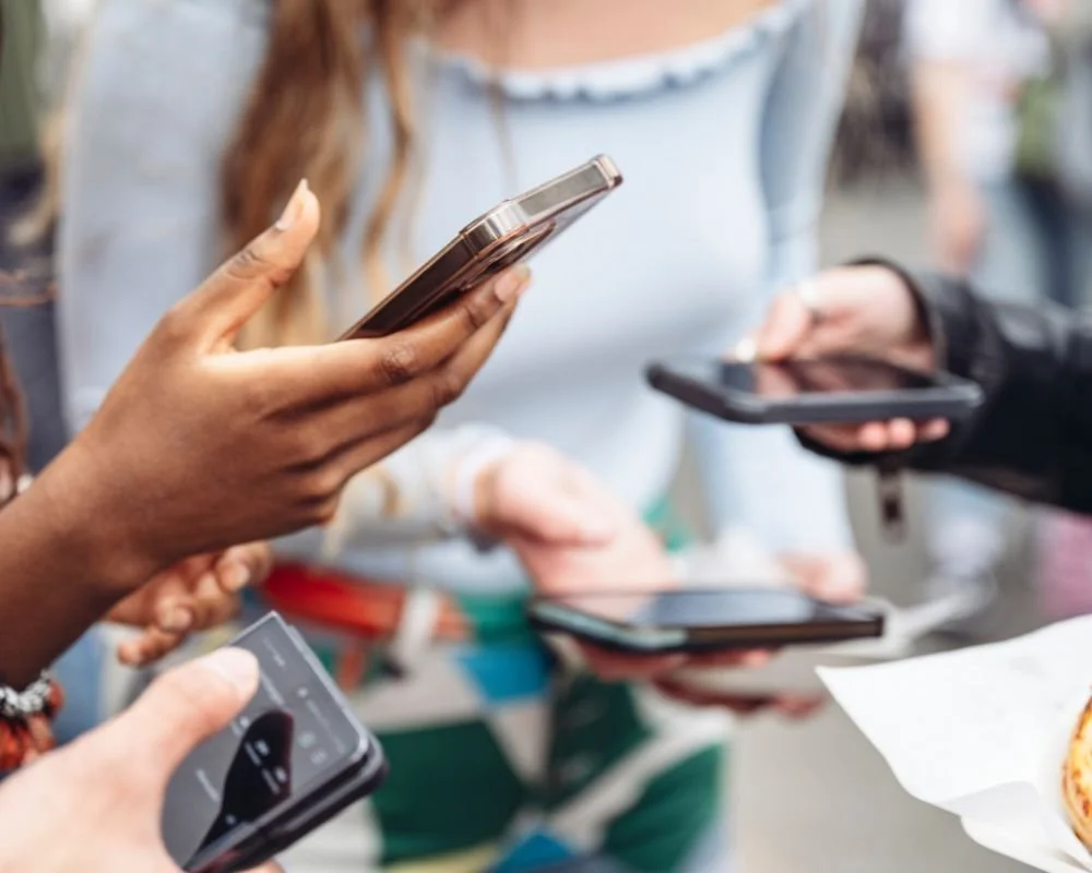 LinkedIn e Pinterest crescem enquanto o TikTok mantém o seu domínio nas redes sociais em 2025