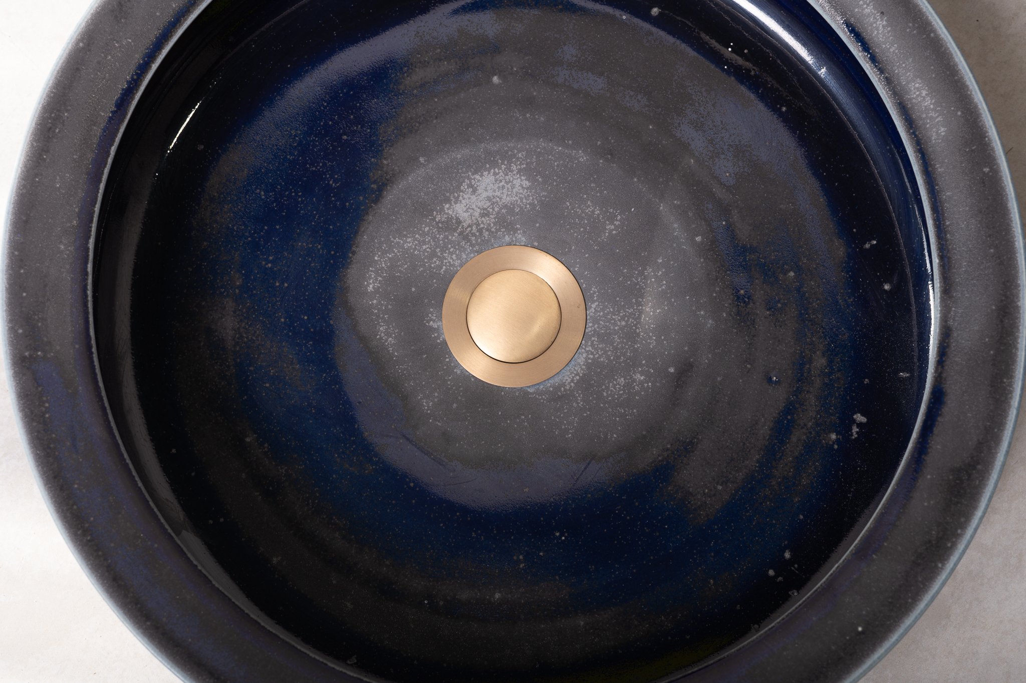 2670-handmade-ceramic-hand-basin-lindsey-wherrett-05.jpg