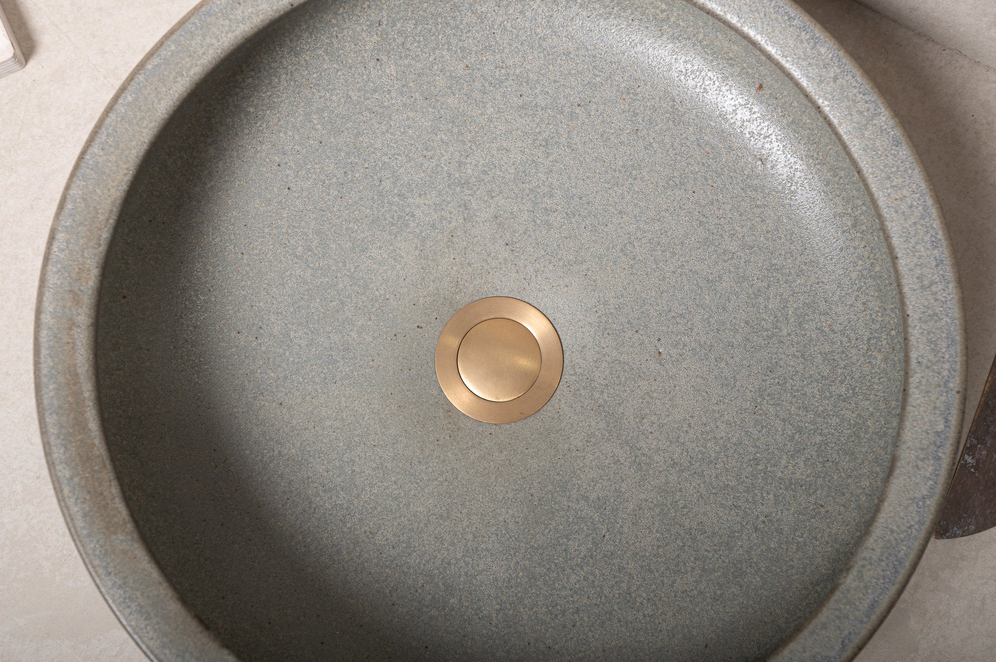 2710-handmade-ceramic-hand-basin-lindsey-wherrett-05.jpg