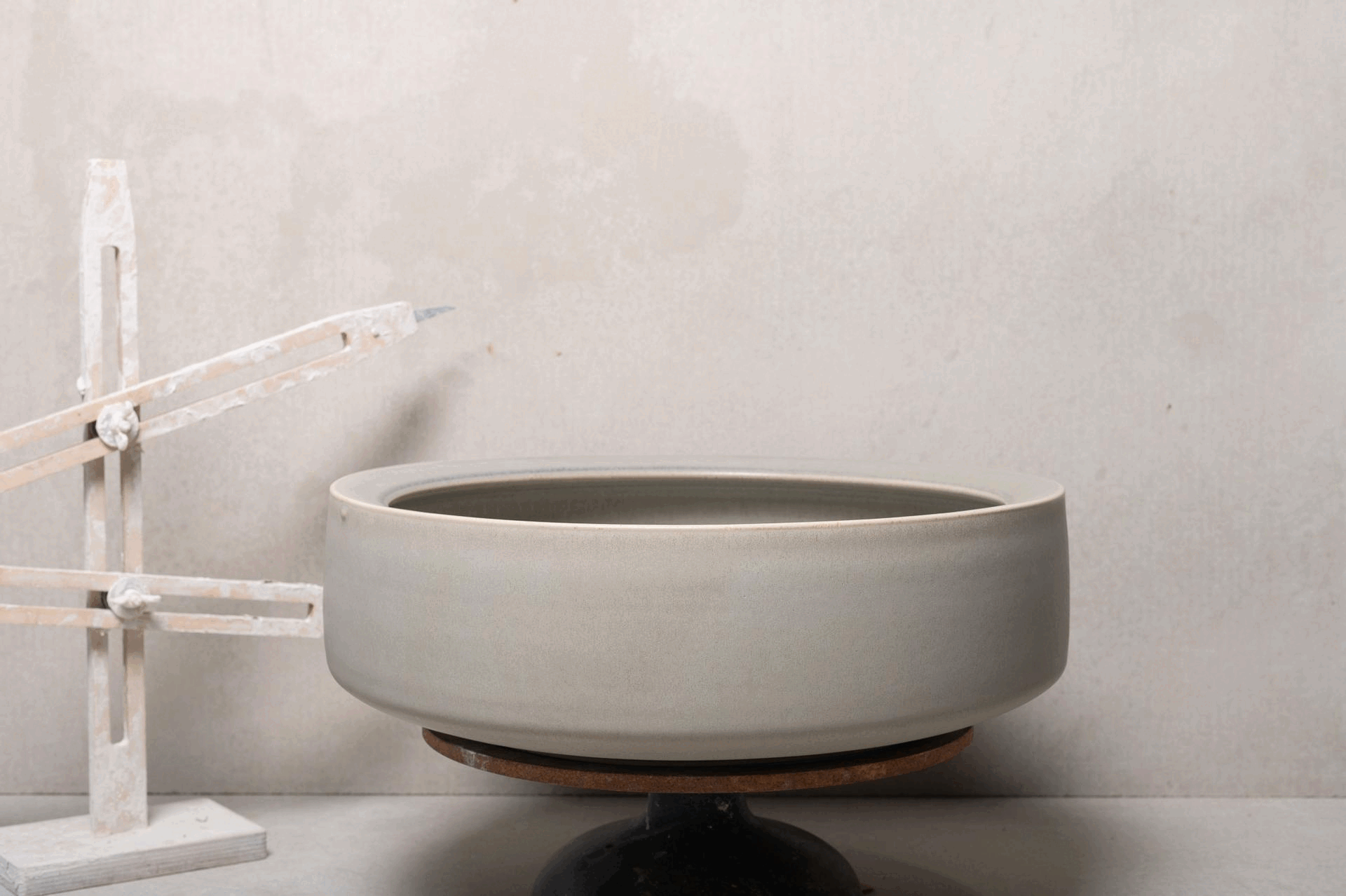 2610-handmade-ceramic-hand-basin-lindsey-wherrett-02.gif