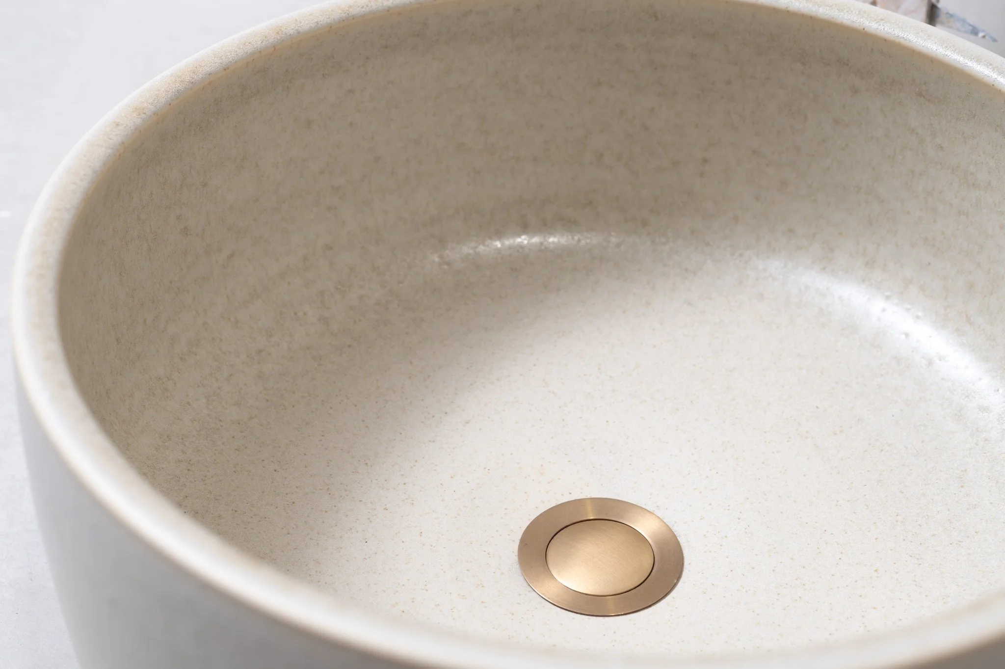 2860-handmade-ceramic-hand-basin-lindsey-wherrett-002.jpg