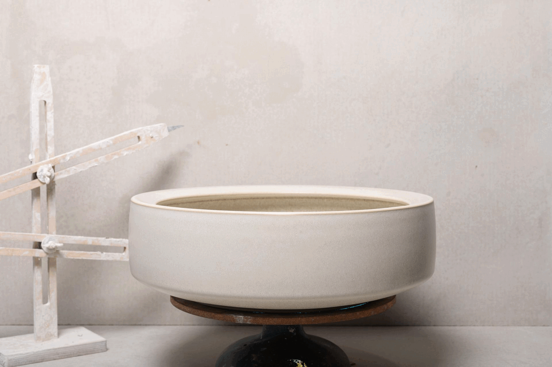 2620-handmade-ceramic-hand-basin-lindsey-wherrett-02.gif