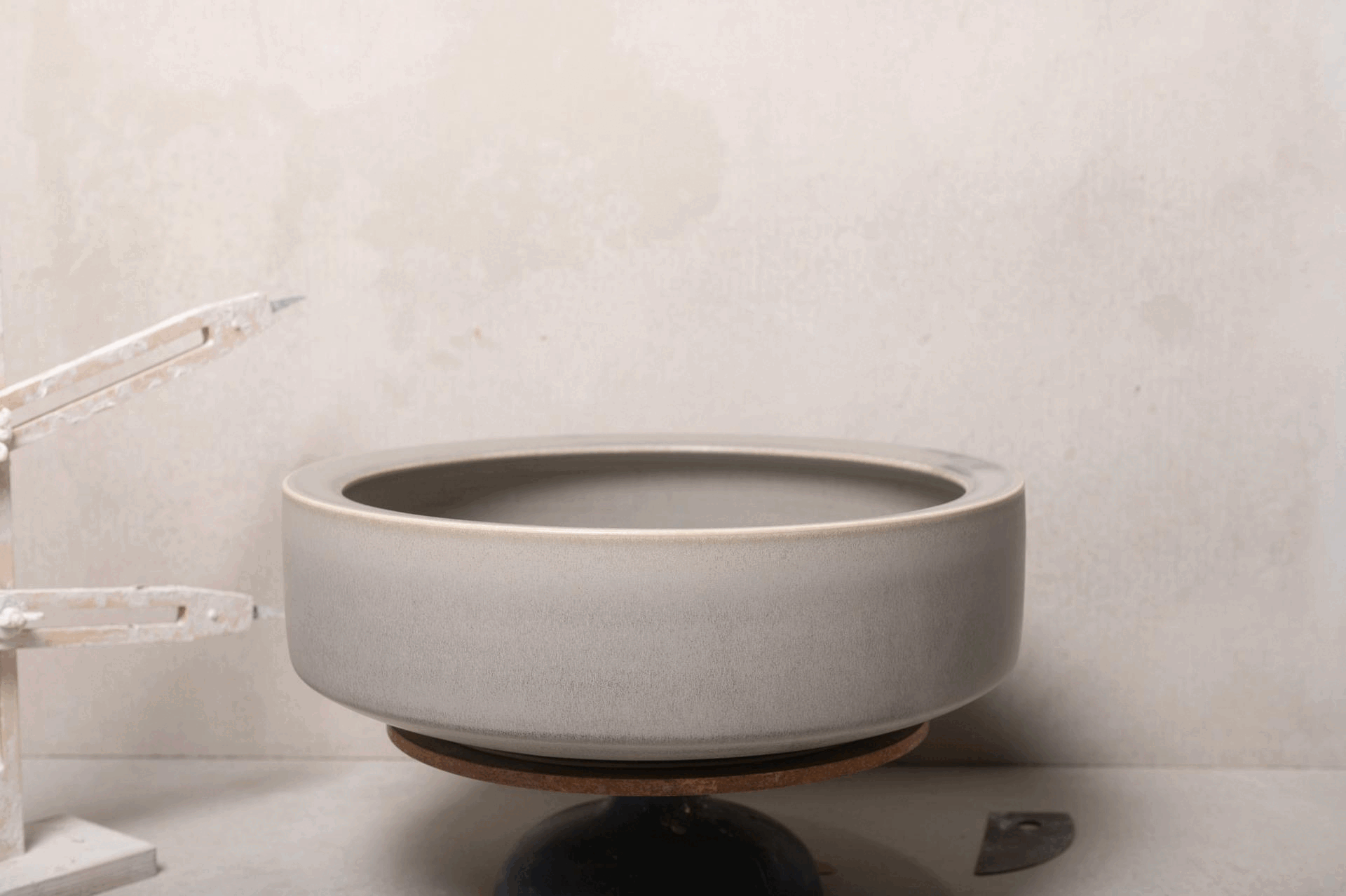 2680-handmade-ceramic-hand-basin-lindsey-wherrett-02.gif