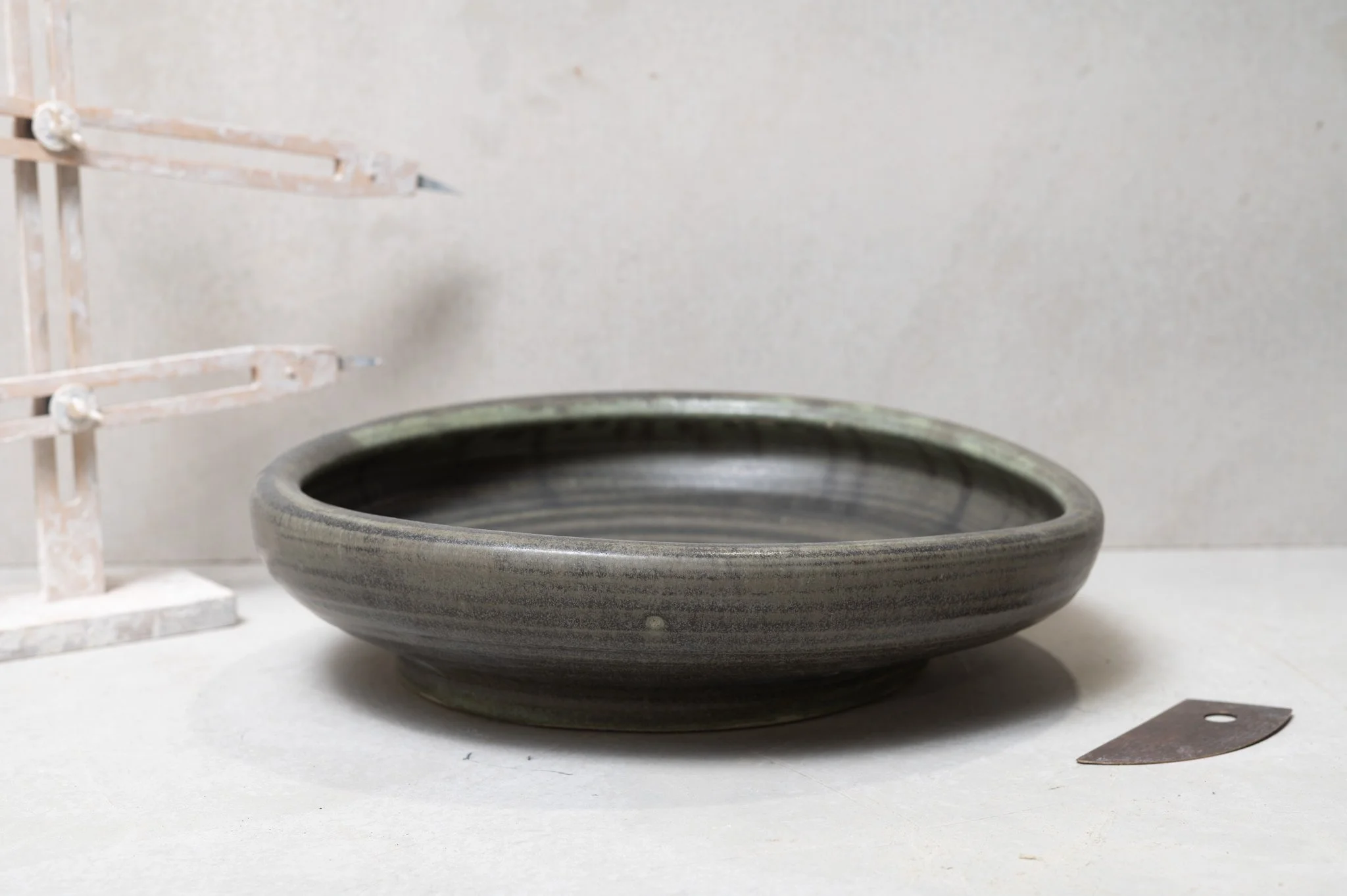2920-handmade-ceramic-hand-basin-lindsey-wherrett-001.jpg