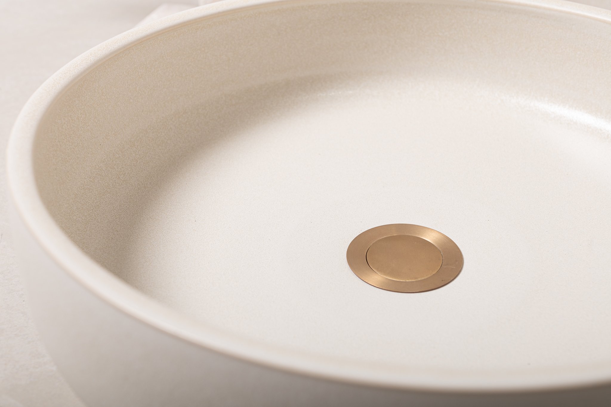 2750-handmade-ceramic-hand-basin-lindsey-wherrett-03.jpg