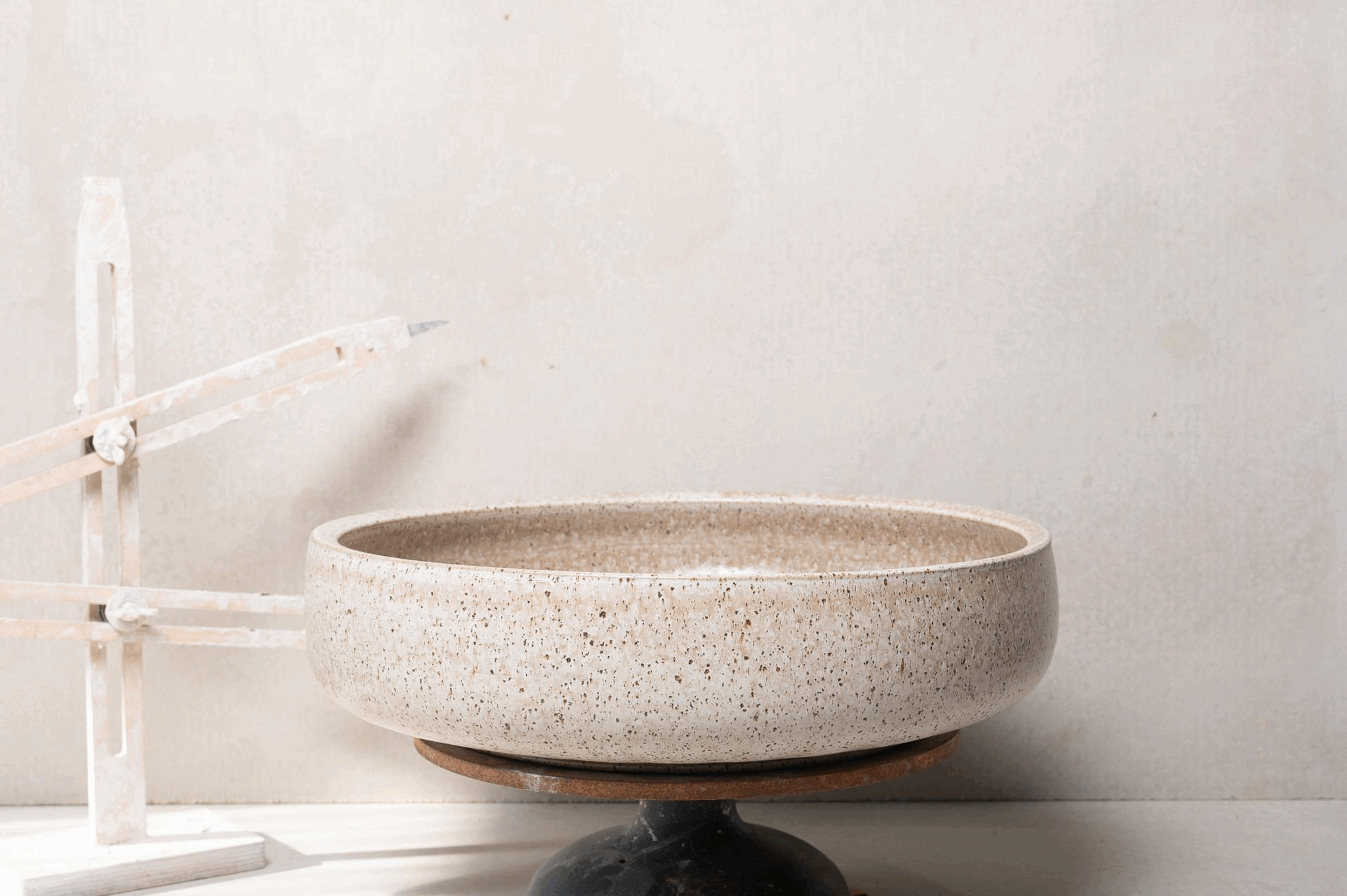 2570-handmade-ceramic-hand-basin-lindsey-wherrett-02.gif