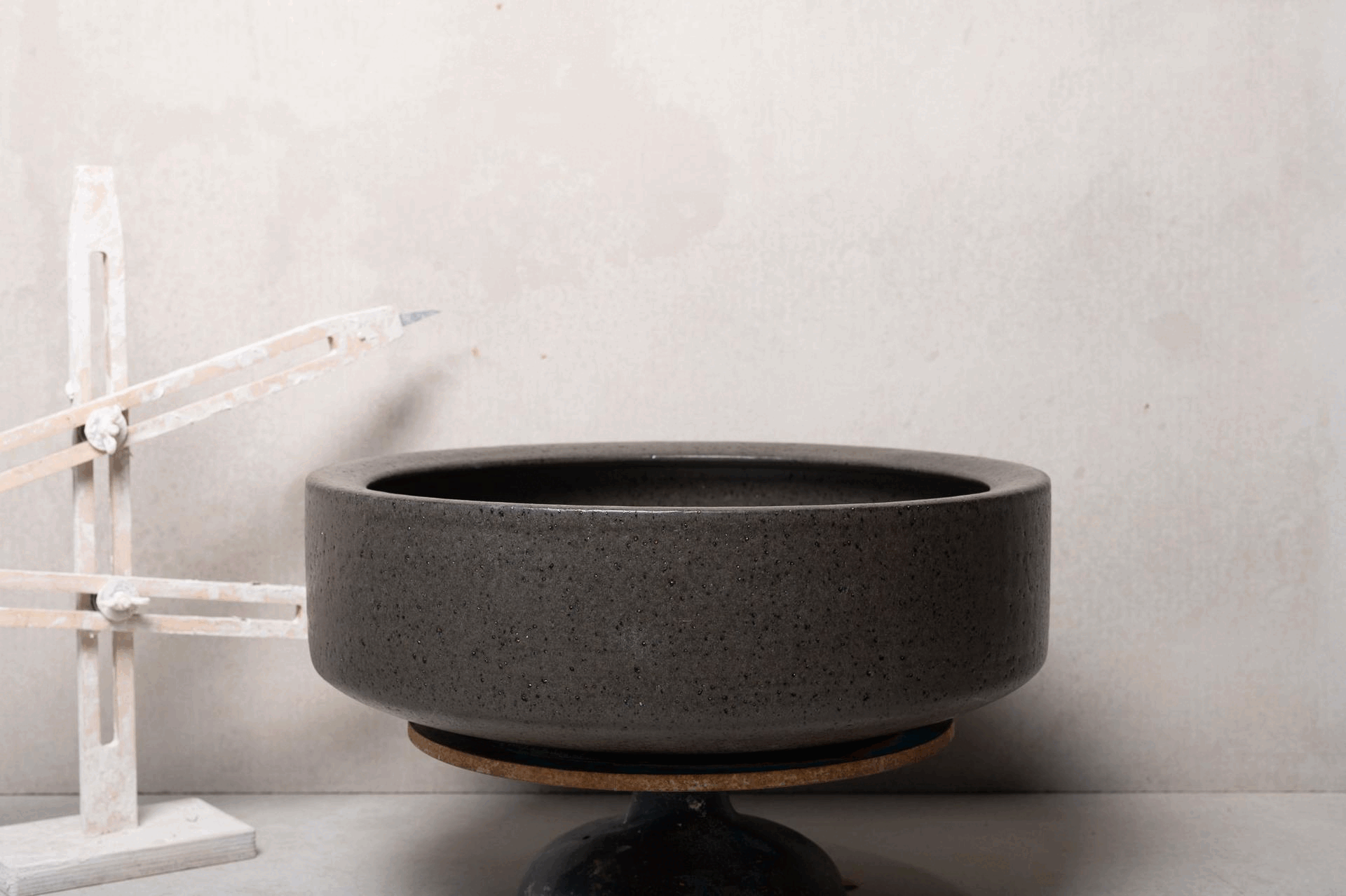 2520-handmade-ceramic-hand-basin-lindsey-wherrett-02.gif
