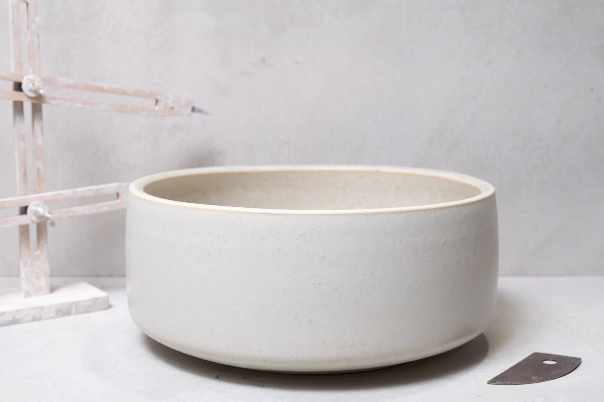 2860-handmade-ceramic-hand-basin-lindsey-wherrett-001.jpg